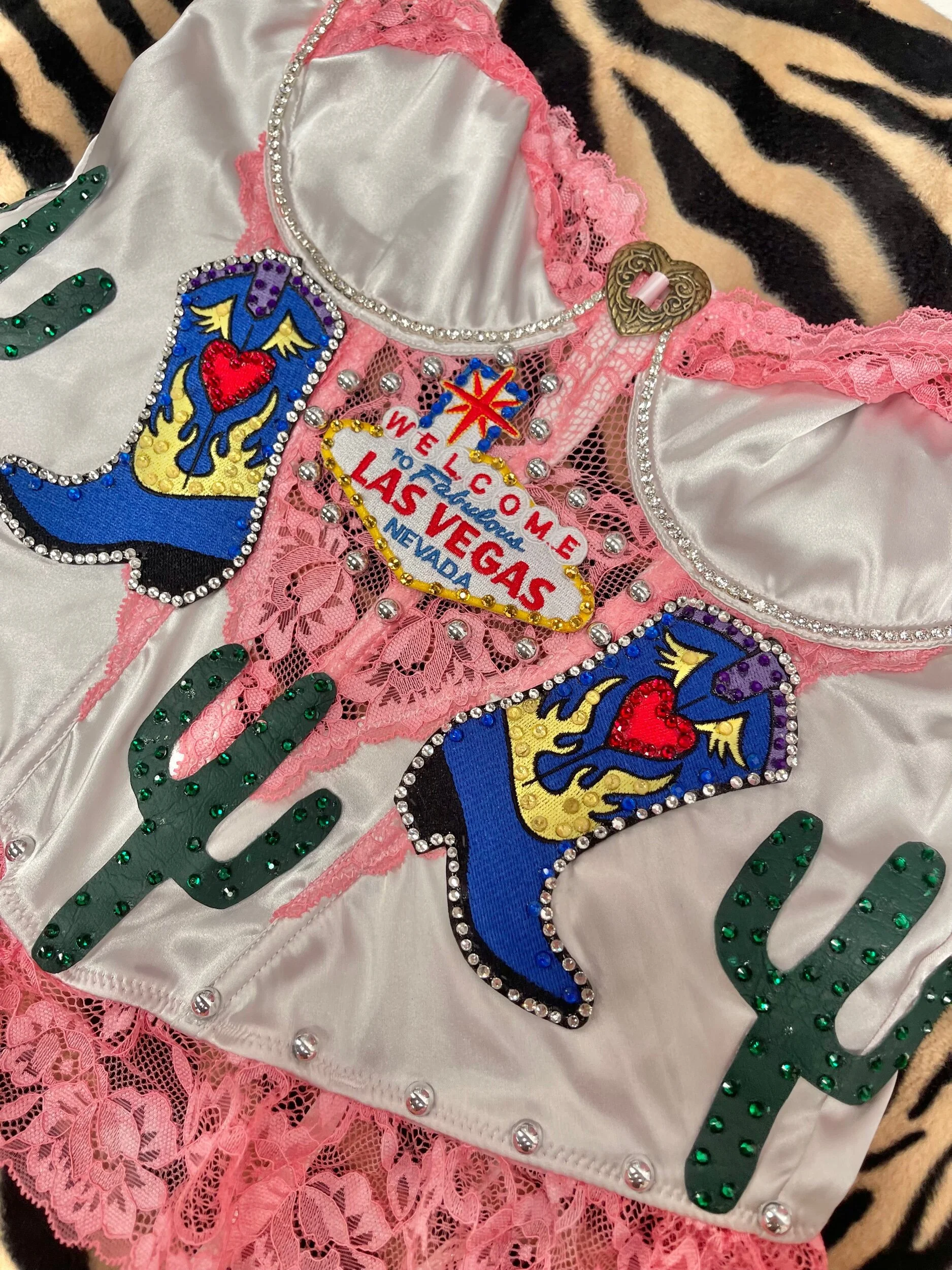 8B646FF8-0128-4F60-872F-7E15B713C9F5