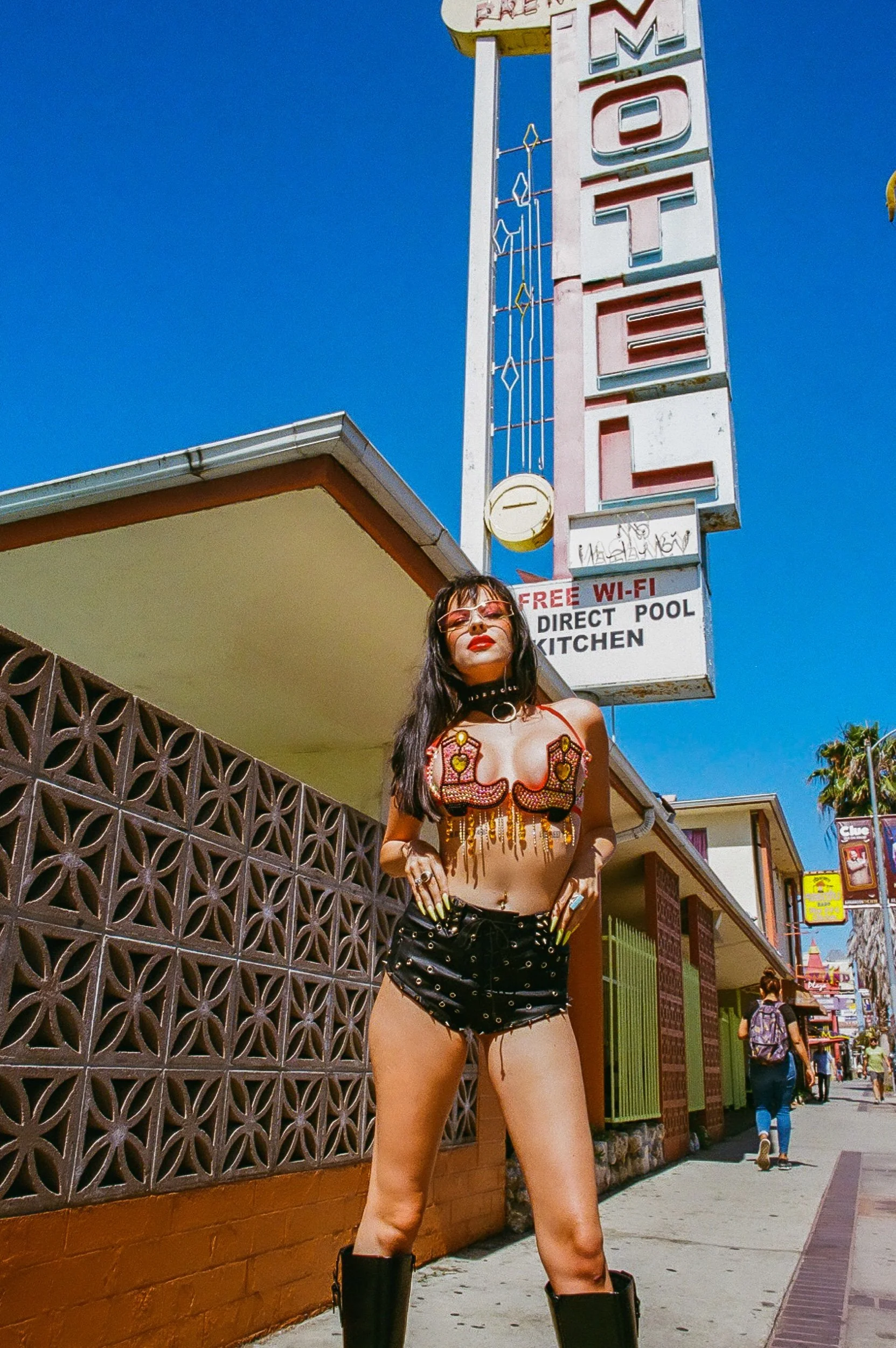 7B33FC9E-8C45-4B90-A438-D8625140BA41