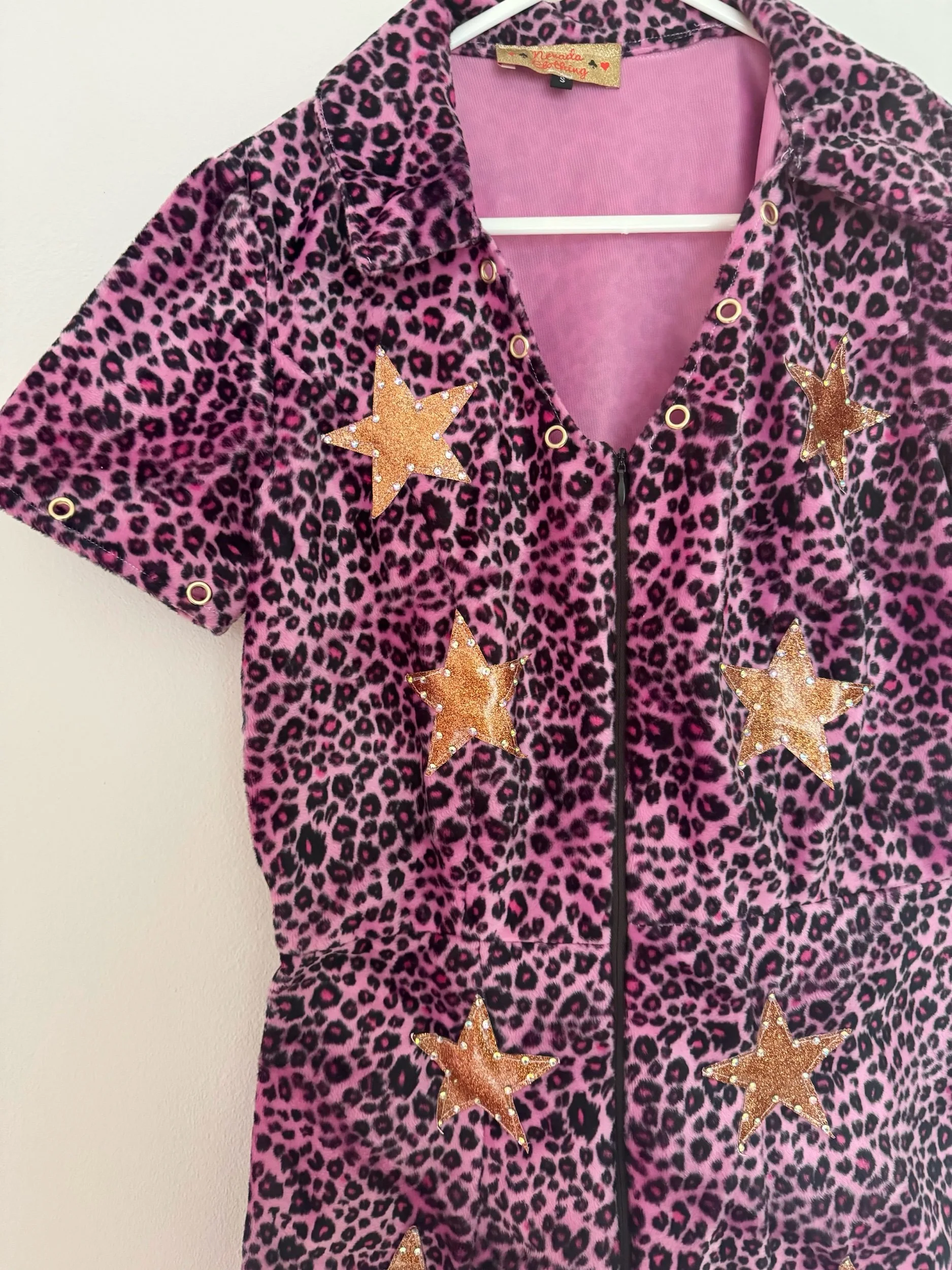 DA4F17D1-E2B6-4E59-865C-04CFFBA9EF44