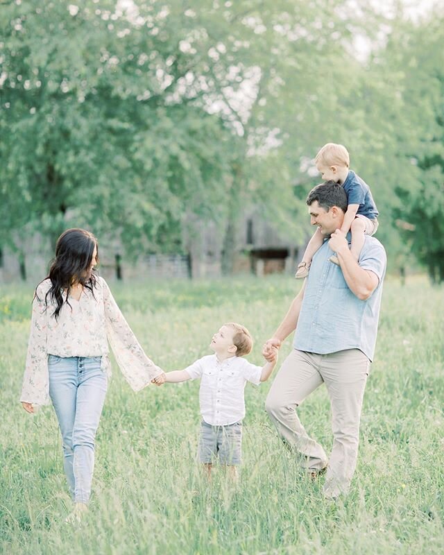 Family sessions are back in full force! Love photographing this sweet crew! @paigemichellephoto 💕