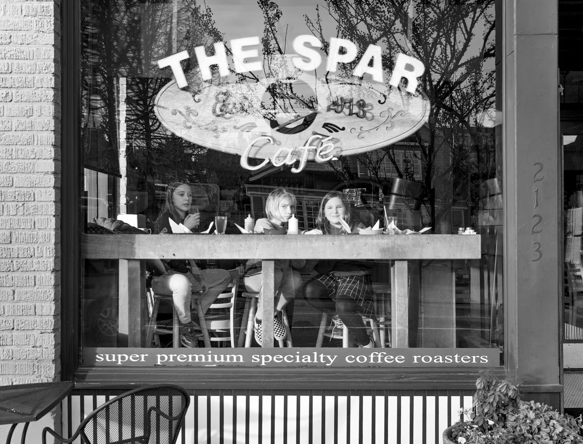 GirlsAtTheSpar3.jpg