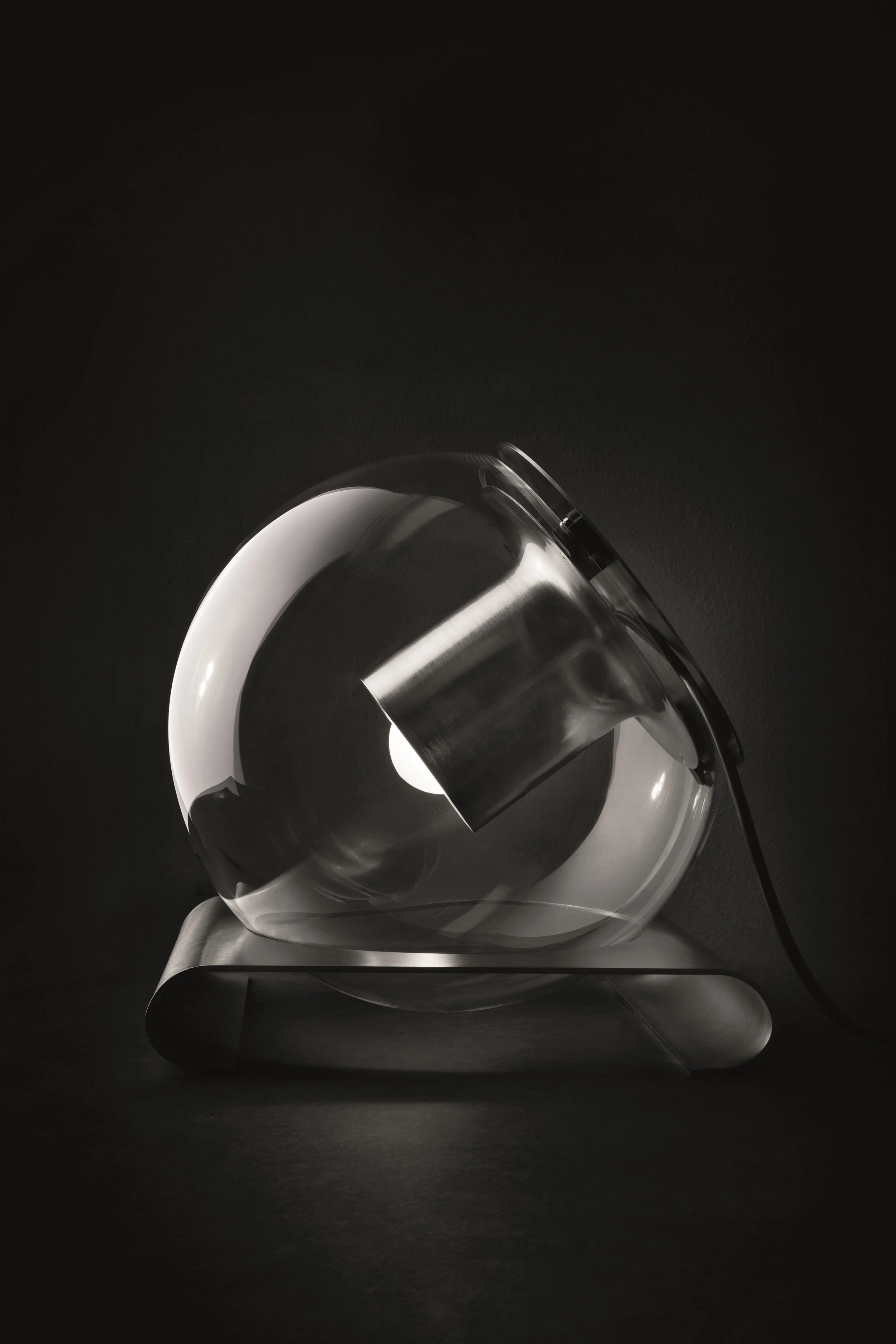 THE GLOBE table DESIGN JOE COLOMBO.jpg