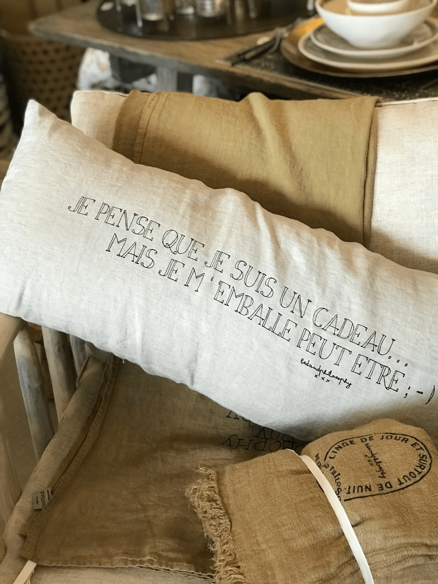 coussin-bed-and-philosophy-message-kaki-demain-peut-etre-lin-cadeau-naturel.png