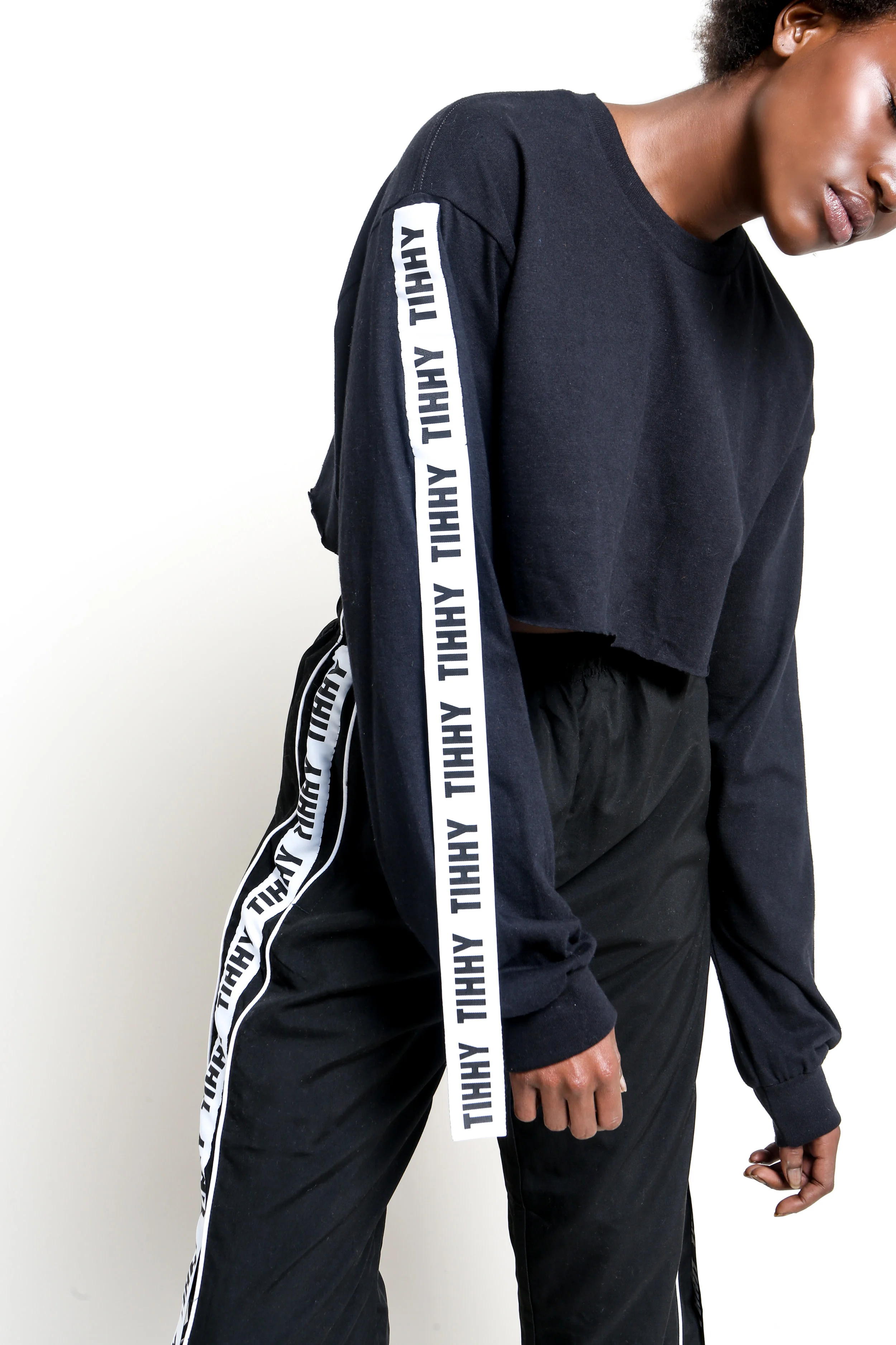 BLACK LONG SLEEVES CROP T SHIRT