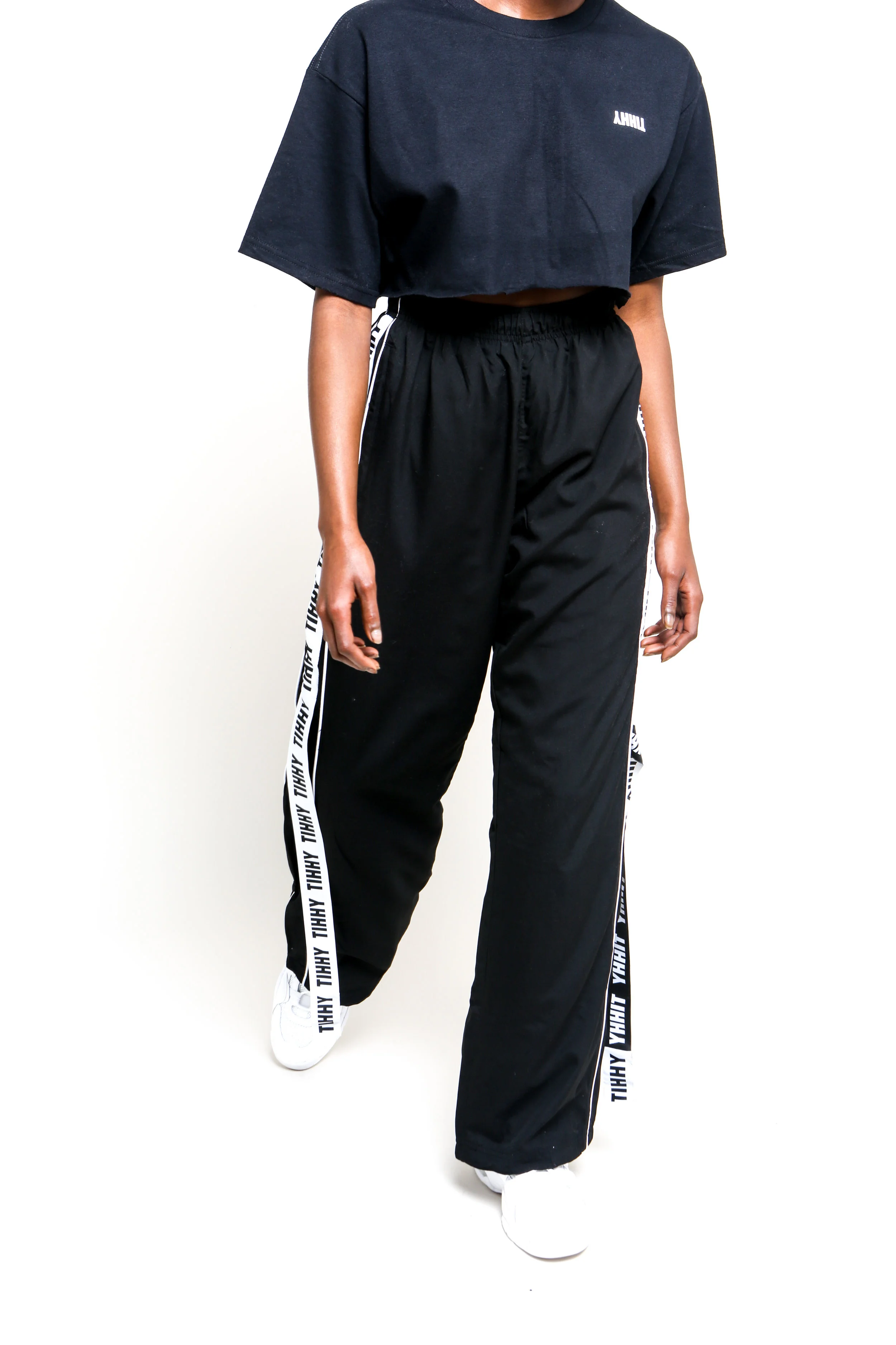 BLACK UPSIDE-DOWN CROP T SHIRT