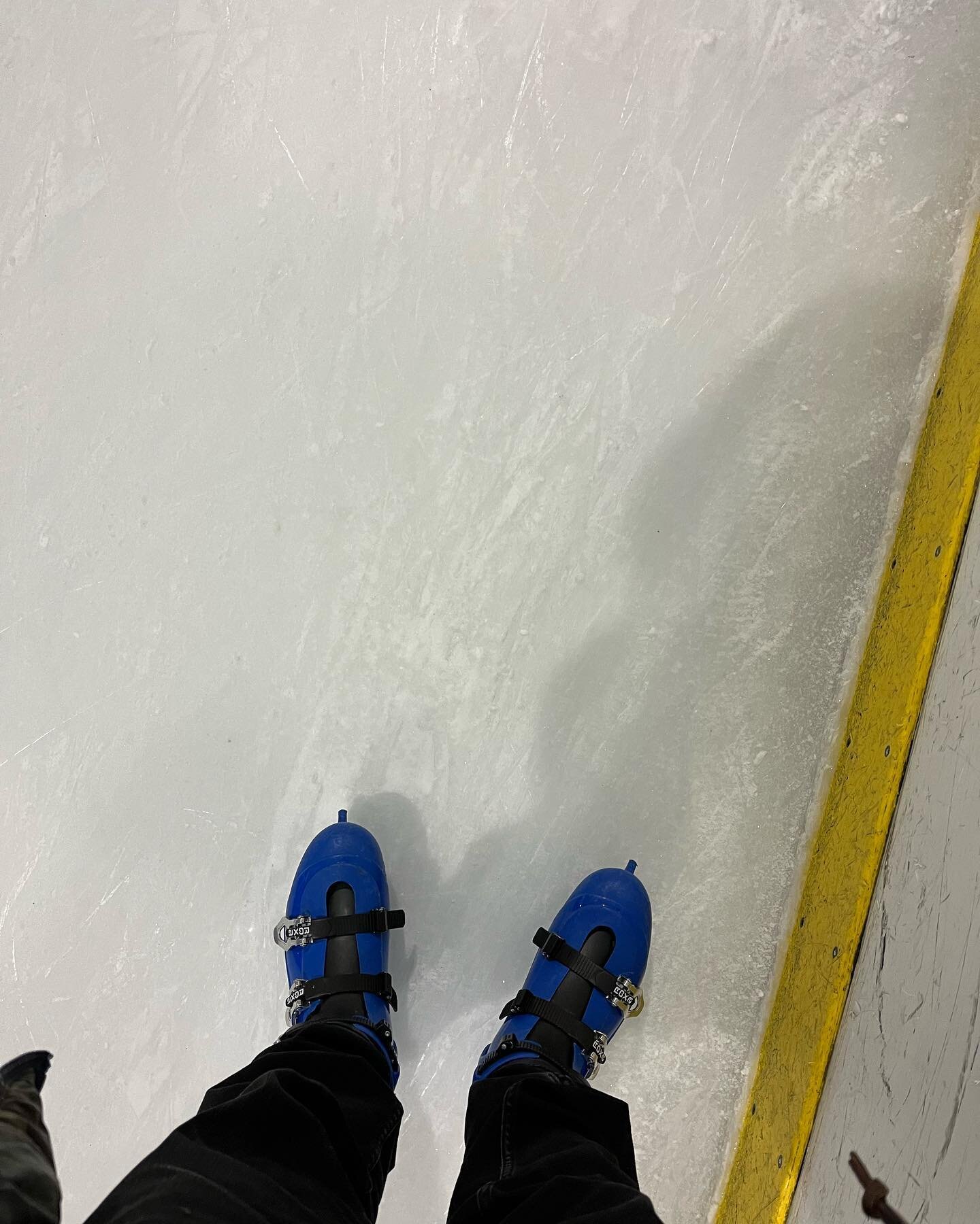 Lunchtime ice skating, can I have a 🐧 ❄️ #parday #iceskating