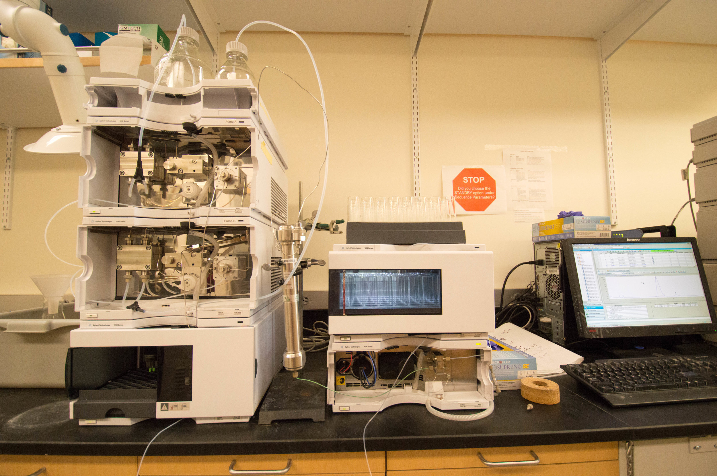 Prep-scale Agilent HPLC purification system with reverse phase and normal phase columns