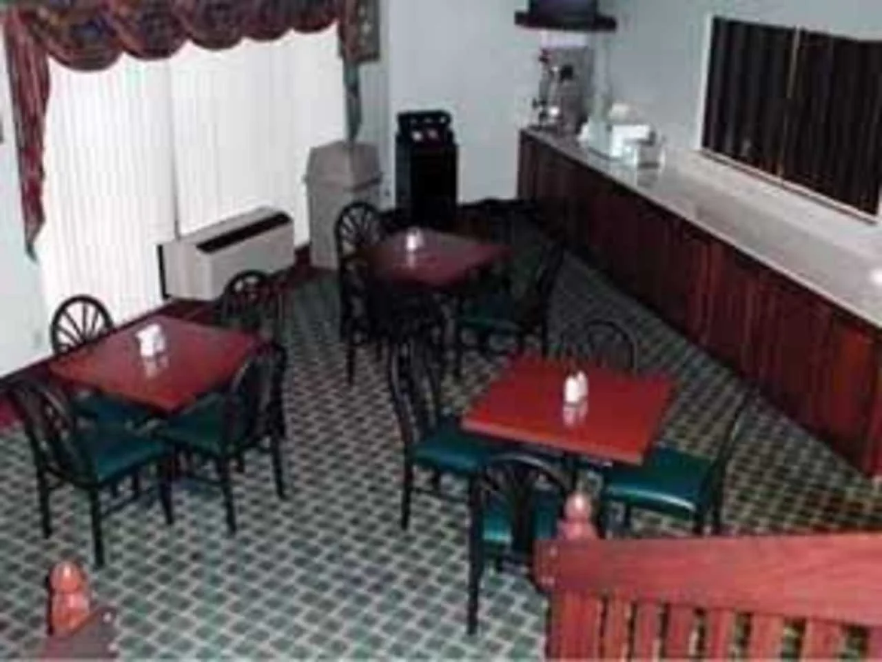 BreakfastArea1.jpg