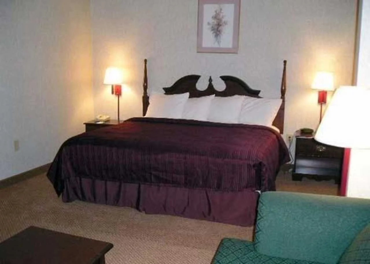 StandardRoomsBedroom2.jpg