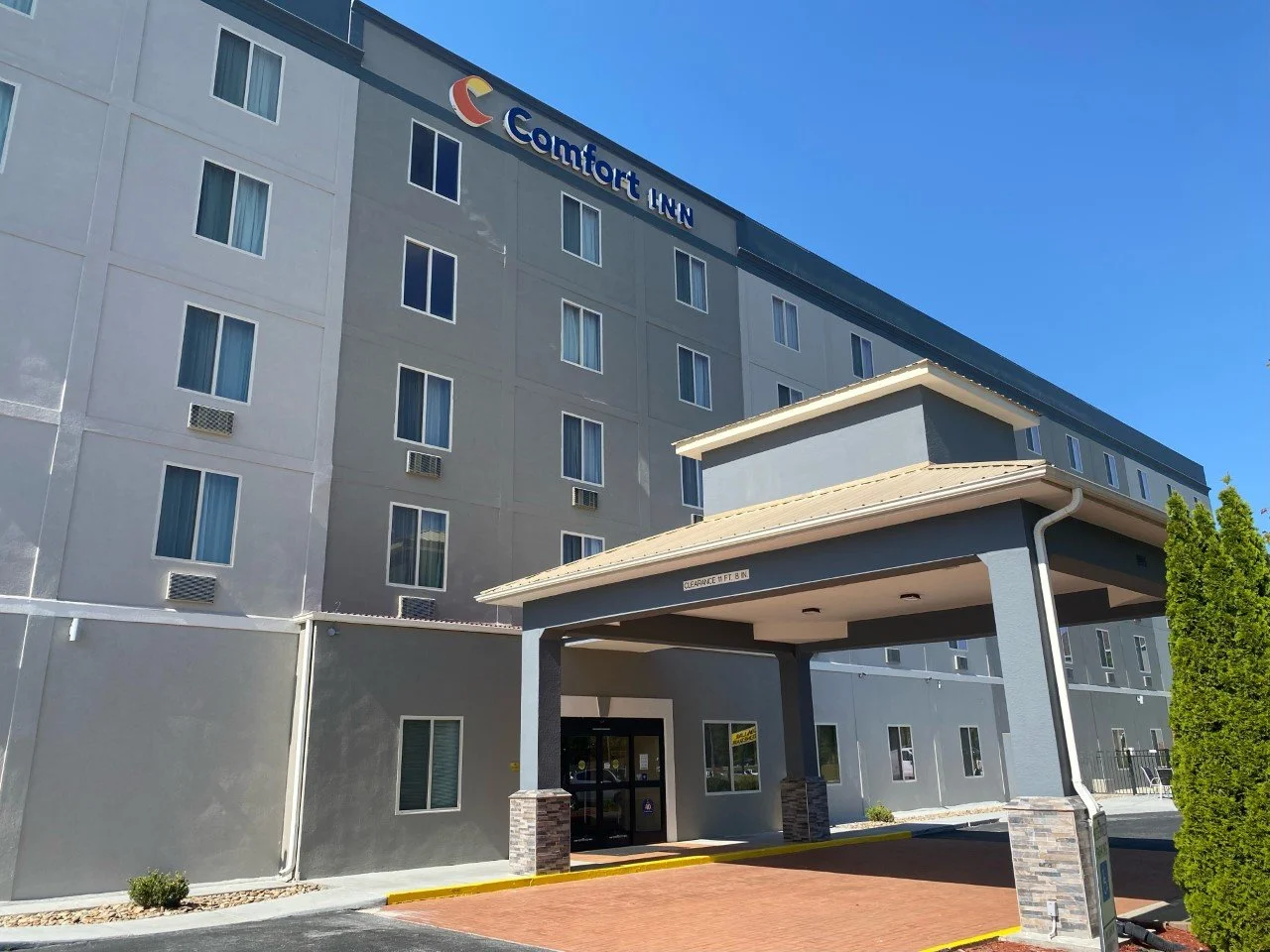 comfort inn outside.jpeg
