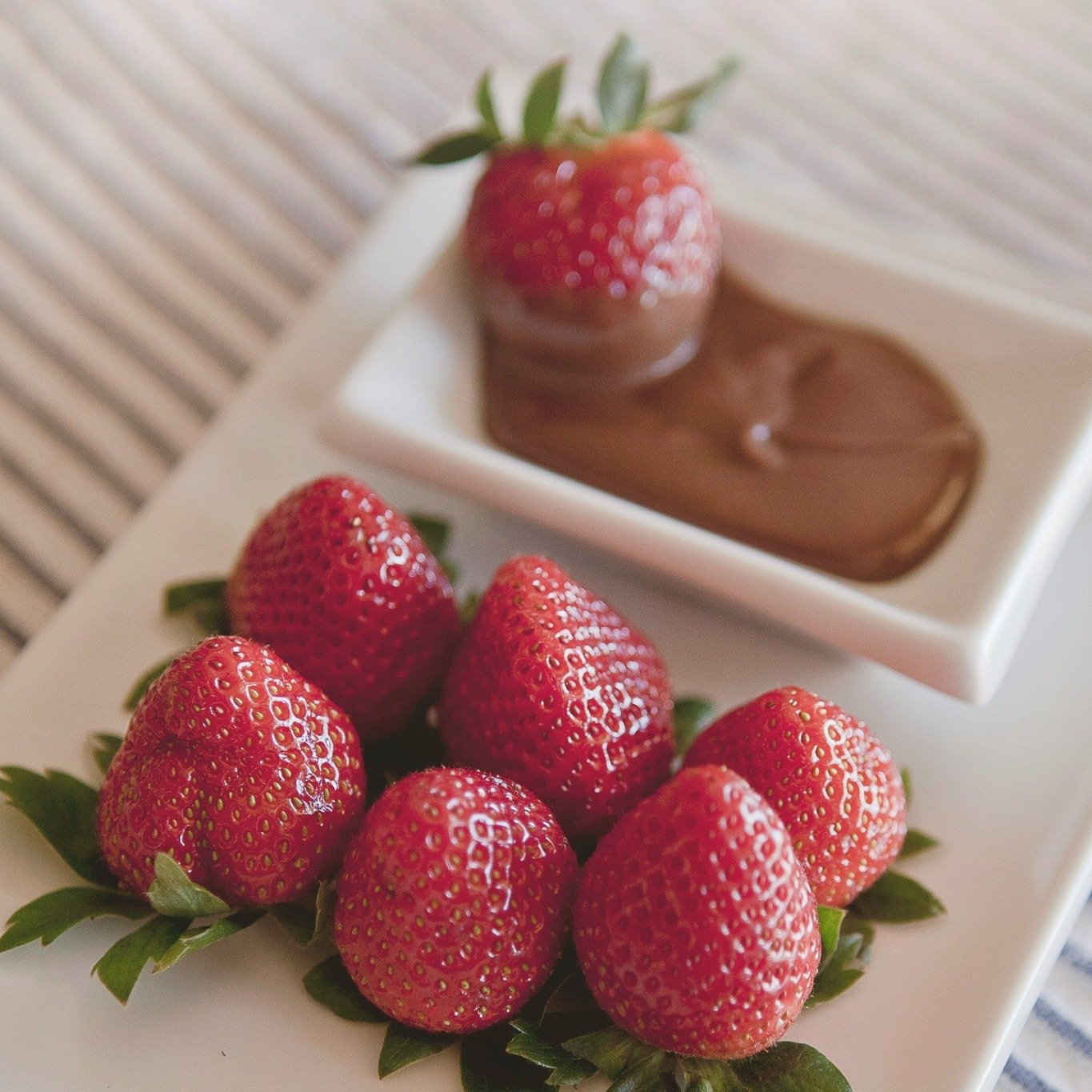 🍓🍫 Join in for a delightful Mother's Day Fundraiser at the market there will be personally hand-dipping market-fresh strawberries in decadent chocolate on May 11th at 8:00AM. Show your support for our local market while treating Mom to the sweetest