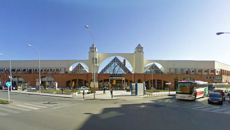 Estación de Autobuses de Málaga, situada a menos de 5 minutos caminando de la Estación de Tren María Zambrano.
