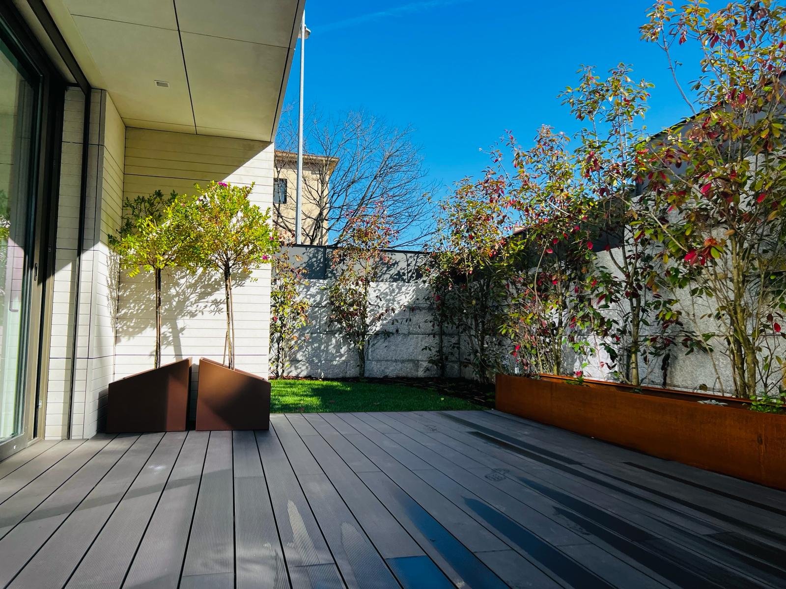 Rua Dom Francisco de Almeida deck.jpg