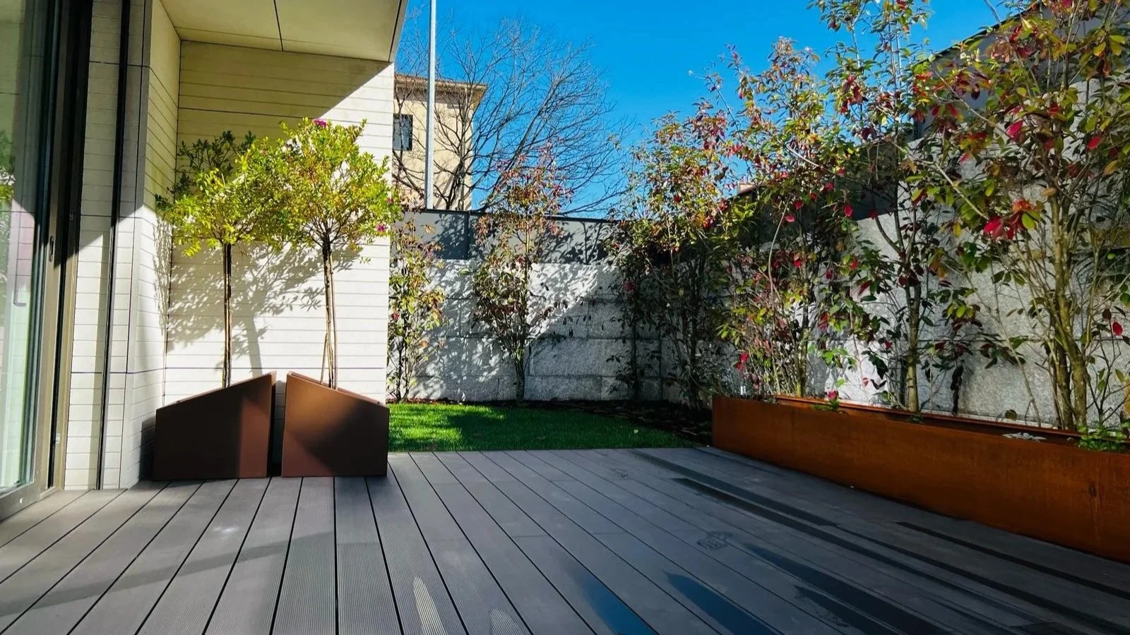 Rua Dom Francisco de Almeida deck.jpg