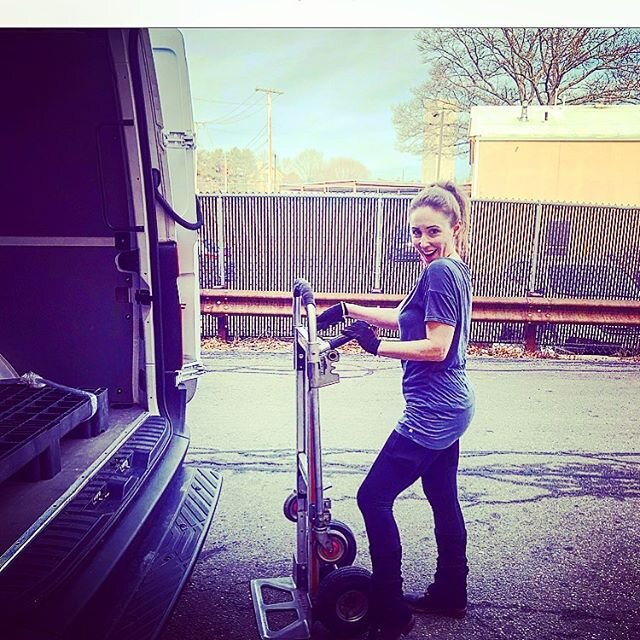 This woman! 💪 Heather is out and about today making sure we all have our favorite Gilbert wines! She is truly a rockstar that keeps all of the moving parts of Gilbert running smoothly 💙
.
.
.
.
.
.
.
#wine #winedelivery #womanowned #strong #deliver