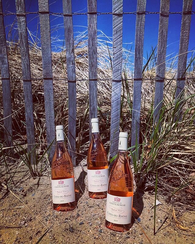 Our signs of Spring continue 🌷 .
.
.
.
.
.
.
.
.
#ros&eacute; #ros&eacute;allday #beachvibes #beachwine #newengland #springtime #cotesdurhone #frenchwine #familywinery #wine #winewinewine #getyourros&eacute;on #weloveros&eacute; #summersippin #fresh