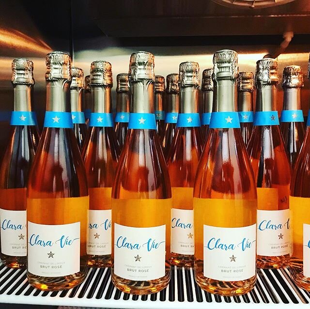 ✨ ✨ weekend ready ✨ ✨ 
with a 🌊 sea of Clara Vie Cremant de Limoux Brut Rosé in the cold box
....................................................................................
Clara Vie portrays &ldquo;bright life&rdquo; with its graceful bubbles