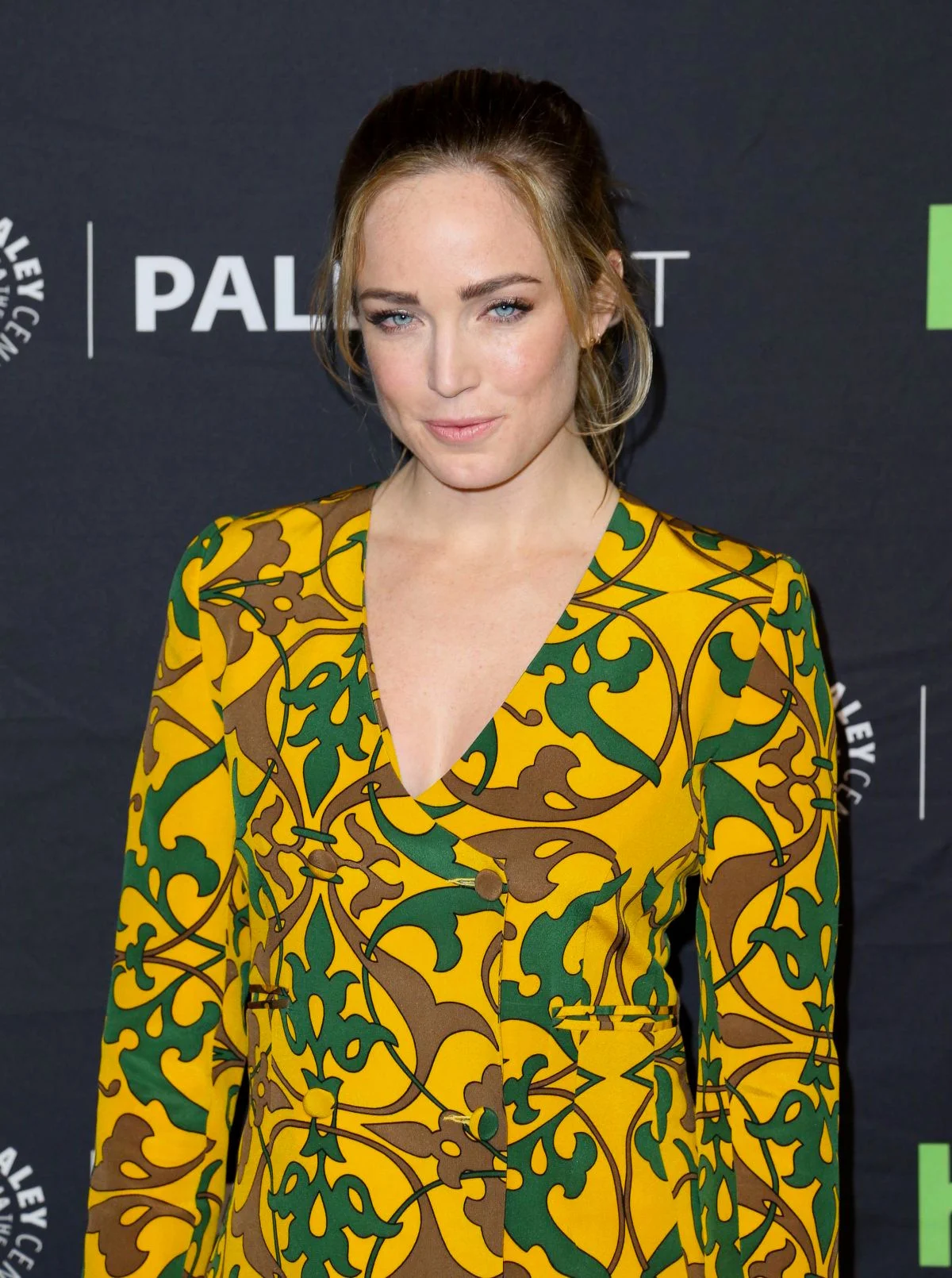 caity-lotz-at-heroes-aliens-panel-at-paleyfest-in-hollywood-03-18-2017_1.jpg