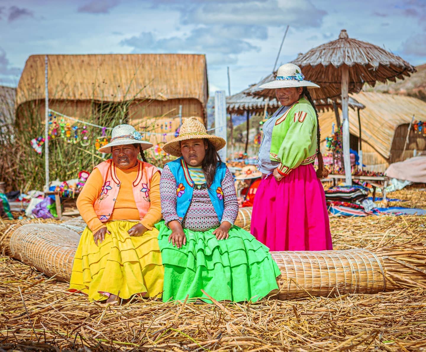 The Uros people of Lake Titicaca. .
.
.
.
.
.
.
.
.
.
.
.
.
.
.
.
#natgeo  #natgeoyourshot  #travelperu  #travelperu  #traveltheworld #wanderlust #travelsouthamerica #visitperu  #peruvianadventures  #peruvian  #lonelyplanetperu #lonelyplanet #globetr