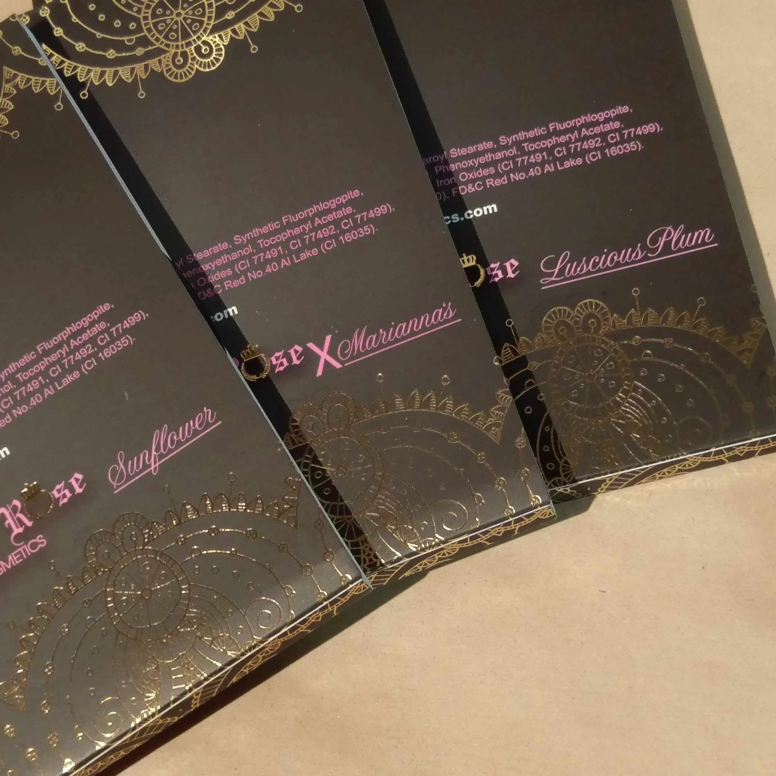 最大的缺點應該是-三個不同色系的彩盤,只有在方型的外套上有標示(大概是成本考量),所以想丟不能丟