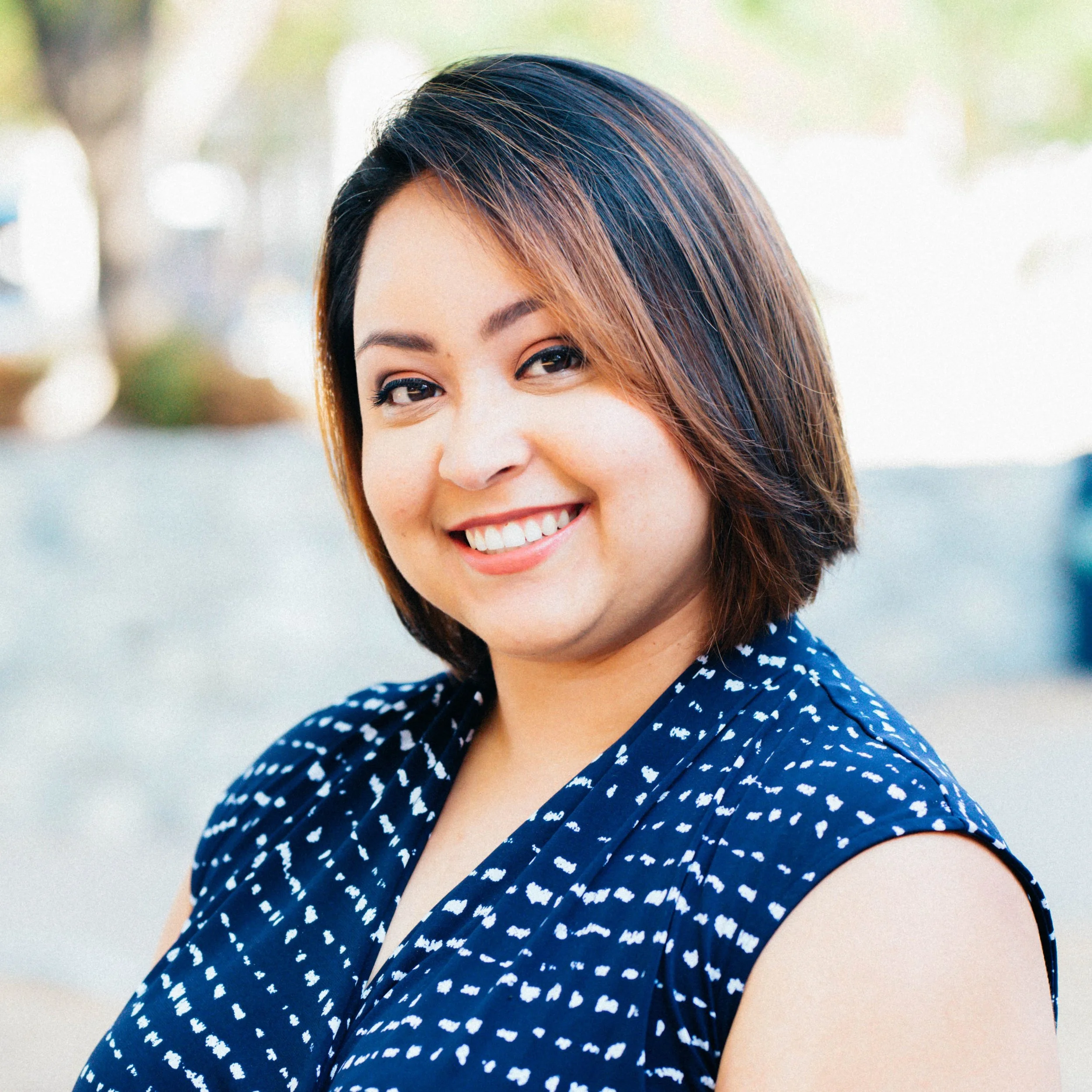 Otra guerrera mas! Martha Zavala Perez, una joven profesional con Maestria en Comunicaciones sera homenajeado. Martha Zavala y su familia son originarios de Mexico y llegaron a iniciar un nuevo camino en el area de Oxnard. Martha actualmente es la Coordinadora del Titan DACA Resource Center in Cal State Fullerton. Se dedica diariamente al apoyo de jovenes DACA que buscan continuar su educacion en la Universidad de California Fullerton. Nos enorgullece conocer jovenes como Martha que han superado muchos obstaculos para lograr su objetivos y dedicarse a que otros jovenes logren sus suenos.