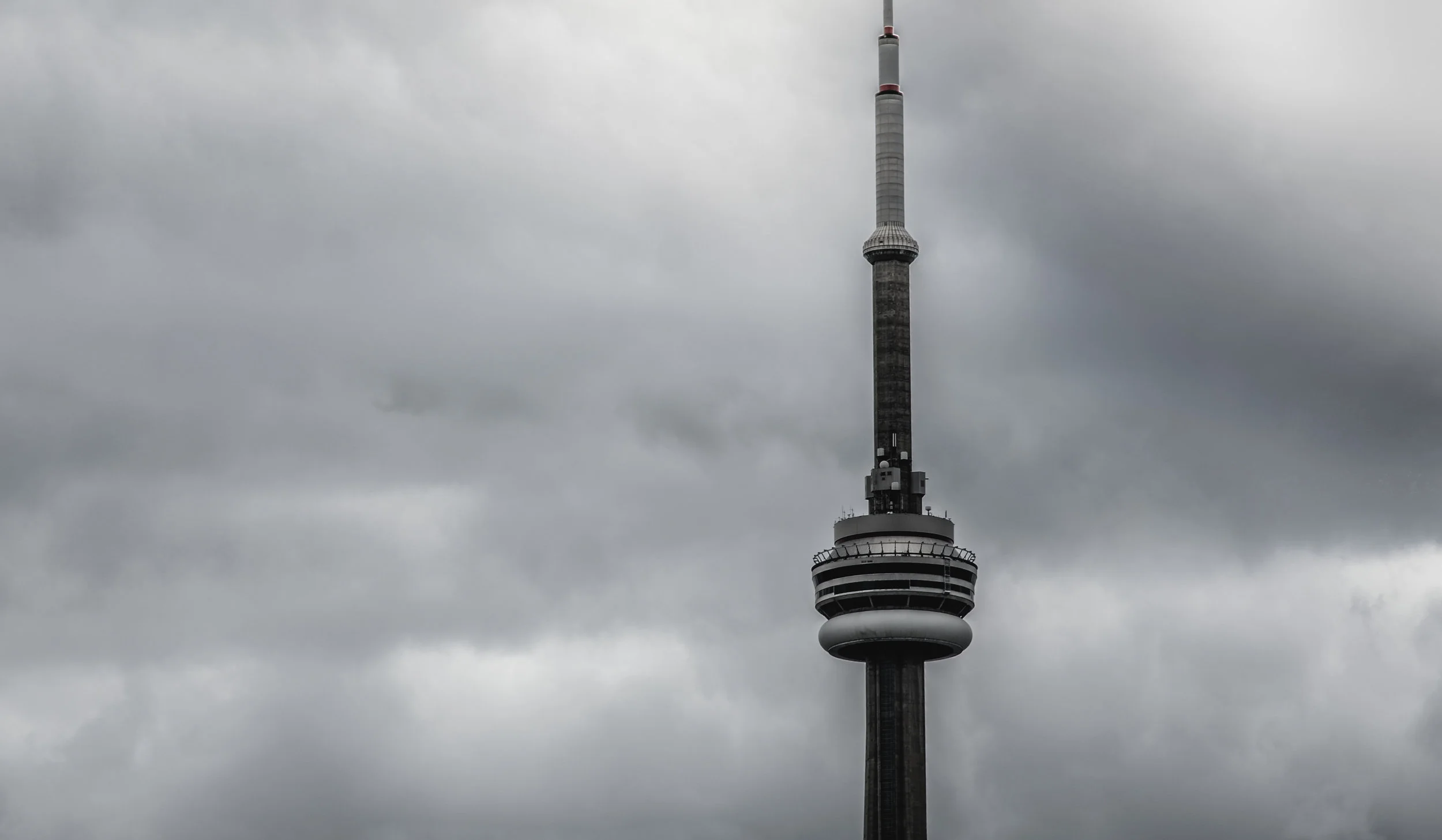 cntowerstraigth.jpg