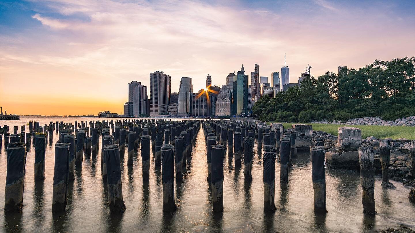 bailed early for pizza ⁠🍕 .⁠
.⁠
.⁠
#nyc #brooklyn #manhattan #pier #sunset #skyline #timeblended #instagood #hotdogrecognitionsoftware