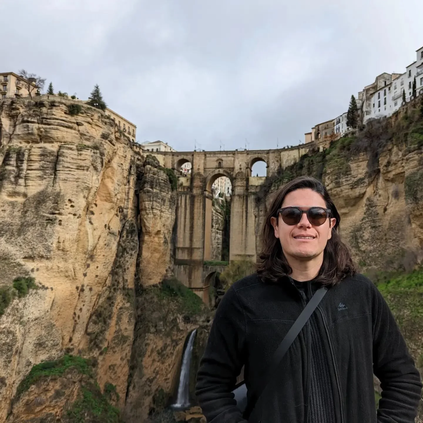 Aunque se han encontrado restos prehisto&oacute;ricos del periodo Neol&iacute;tico como pinturas ruupestres los origenes de Ronda se remontan a la &eacute;poca de los Celtas quienes en el siglo VI a. C. la llamaron Arunda, a&ntilde;os mas tarde, la c