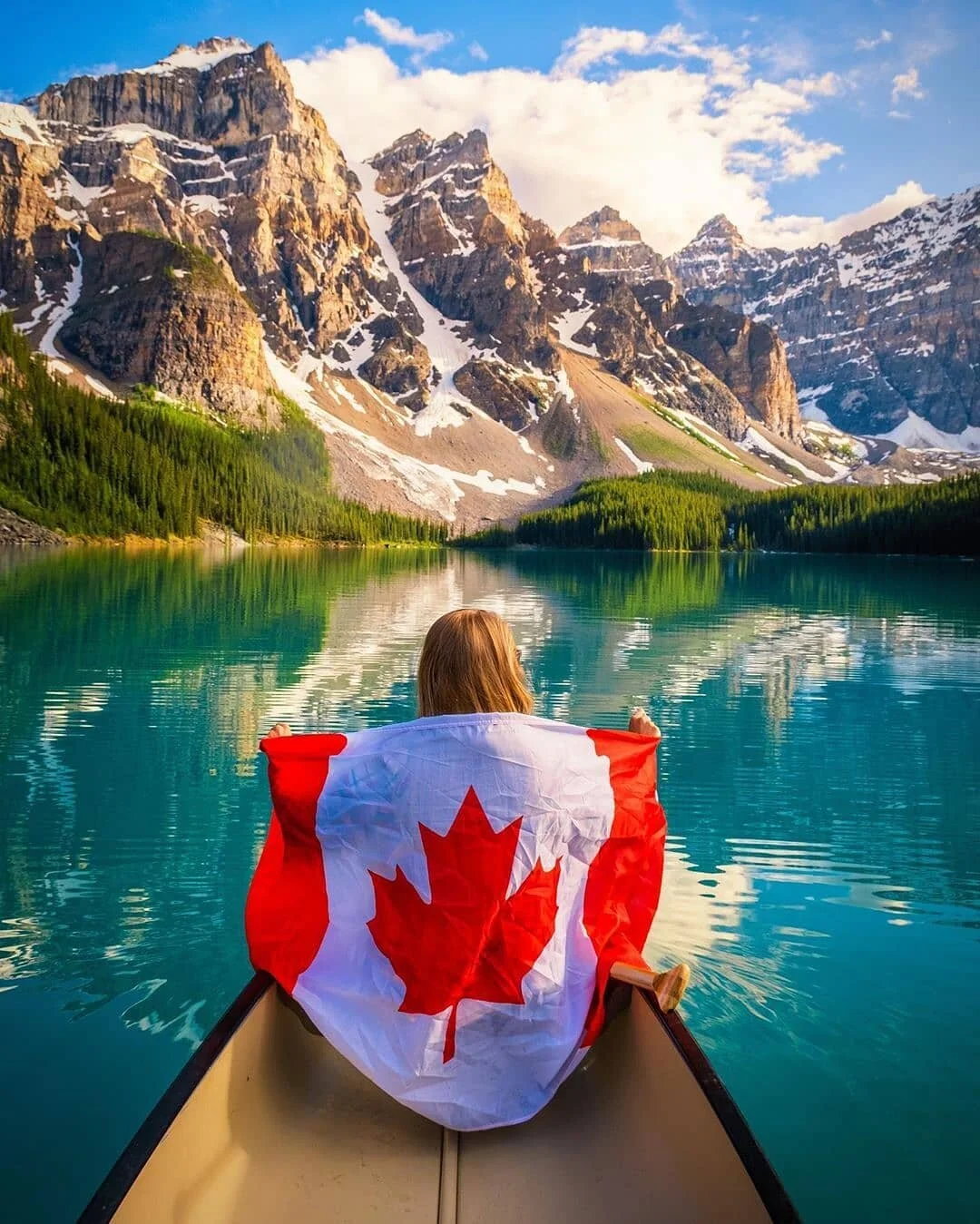 El D&iacute;a de Canad&aacute; es el d&iacute;a de fiesta nacional de Canad&aacute;. Se celebra el 1 de julio de cada a&ntilde;o para celebrar la autonom&iacute;a de Canad&aacute; del Reino Unido en 1867. El d&iacute;a de fiesta fue establecido forma