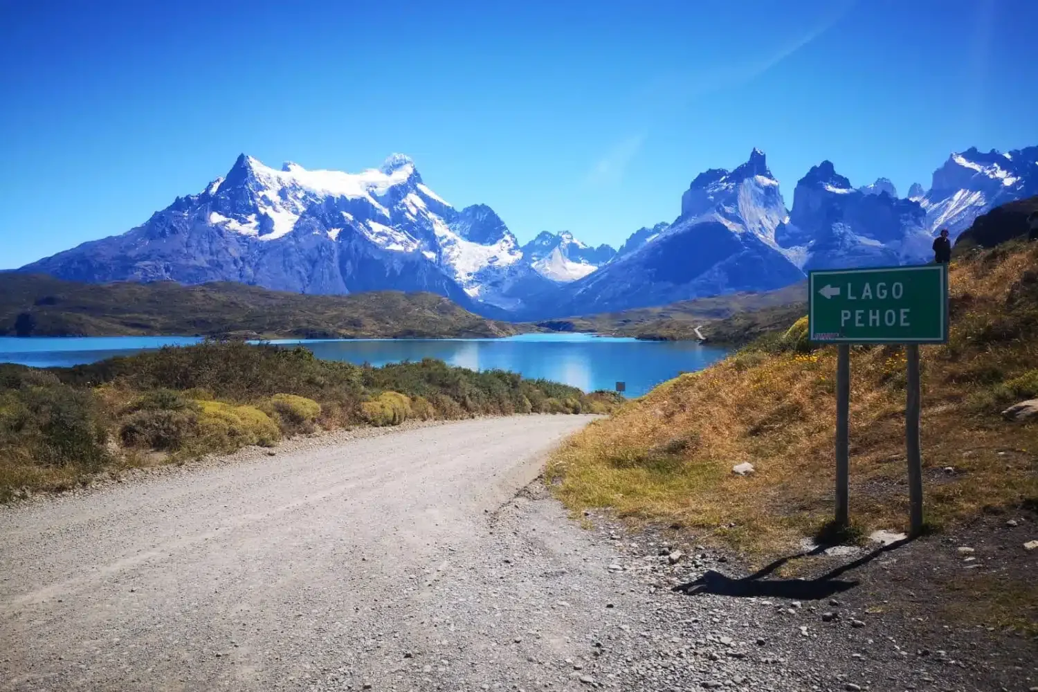 camino-lago-pehoe-Torres-del-Paine-1500x1000.webp