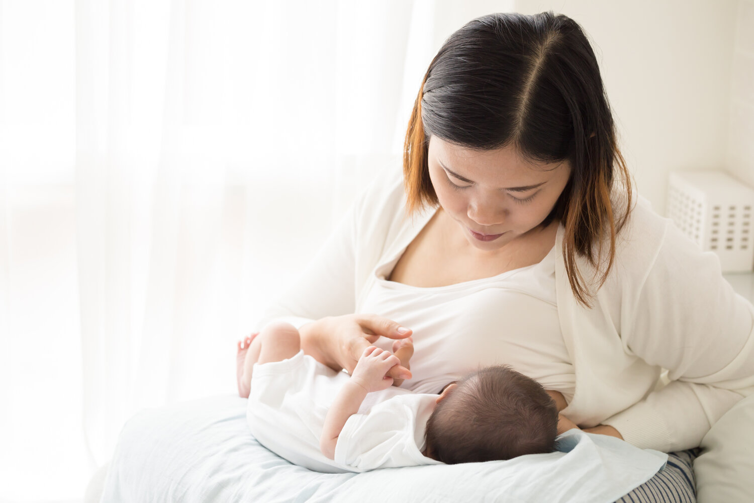 How to Stop Breastfeeding and Pumping 