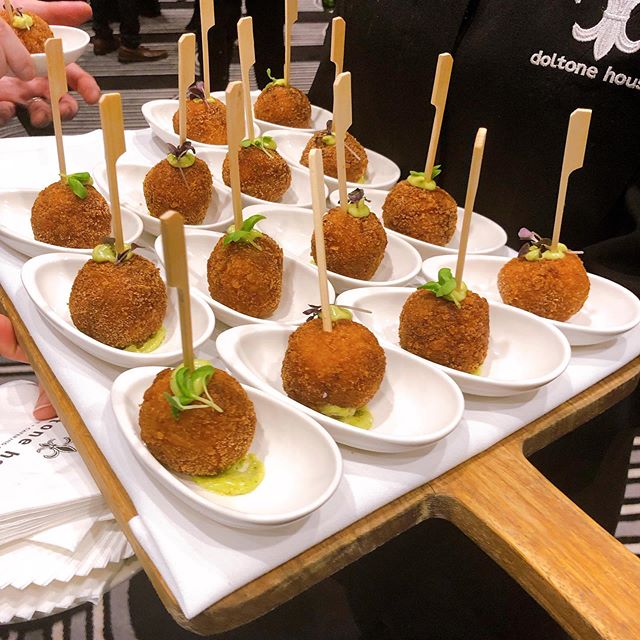 Arancini&rsquo;s are always the favourite at functions 👍😋🍷then it must be rice paper rolls #Doltonehousehydepark #functionscatering