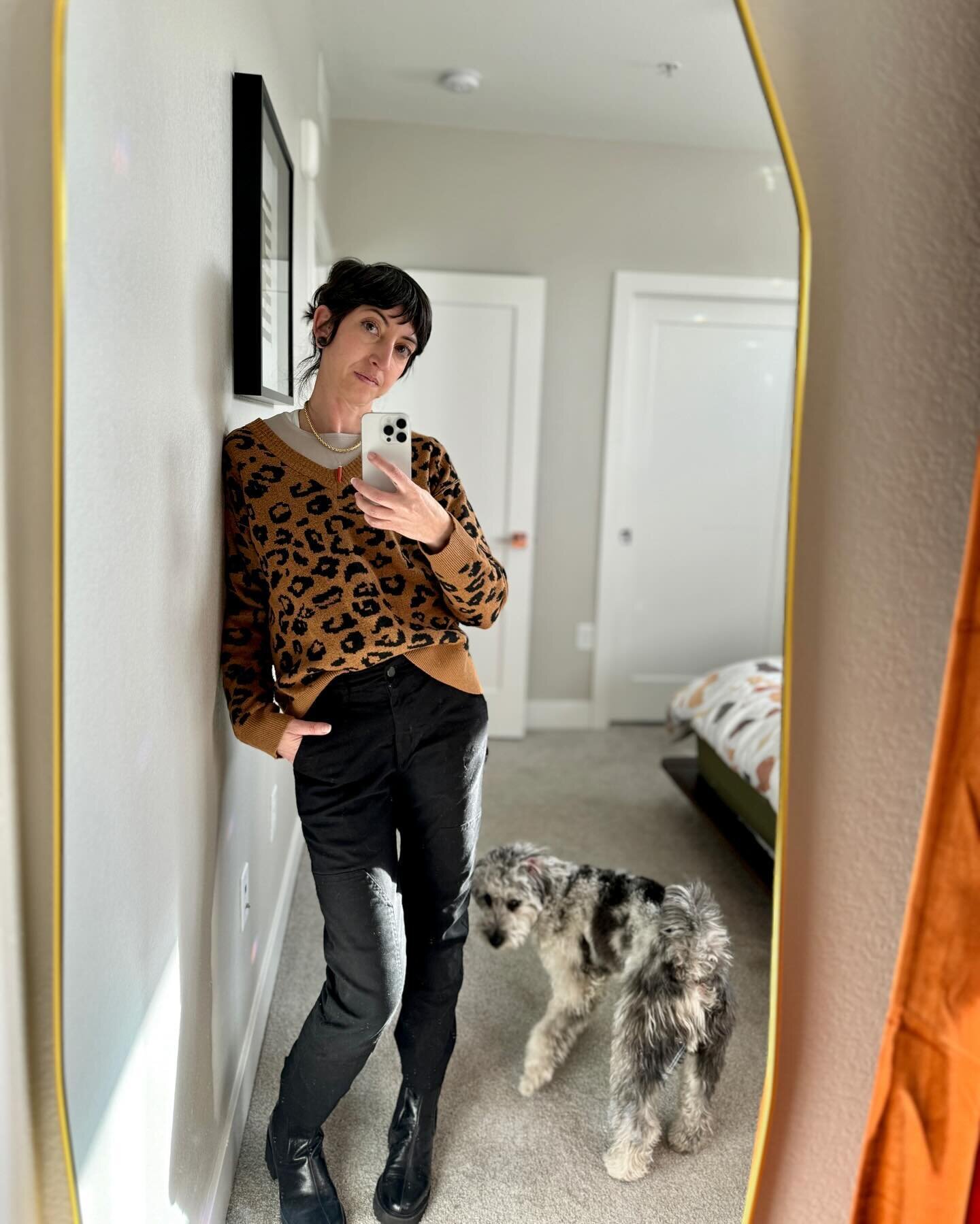 I like it here and this outfit even though I&rsquo;m wearing 2 shirts and a sweater 🐆