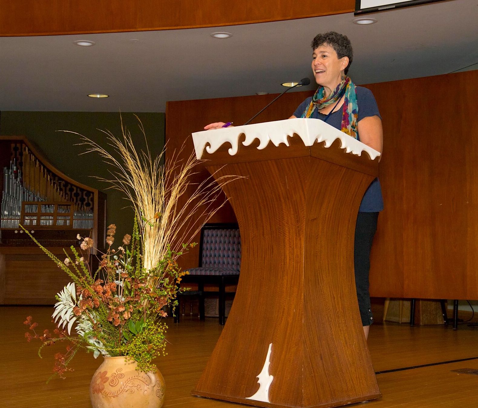 Judie Lincer at podium.jpg