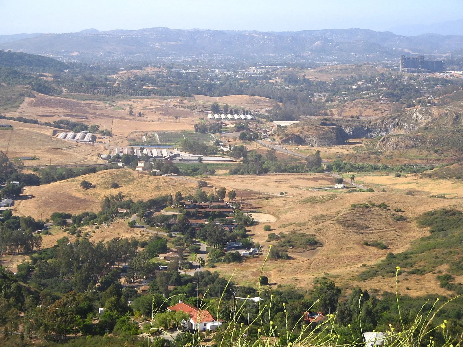 Genevieve Bell,&nbsp;Harmony Grove - panoramio (1),&nbsp;CC BY 3.0