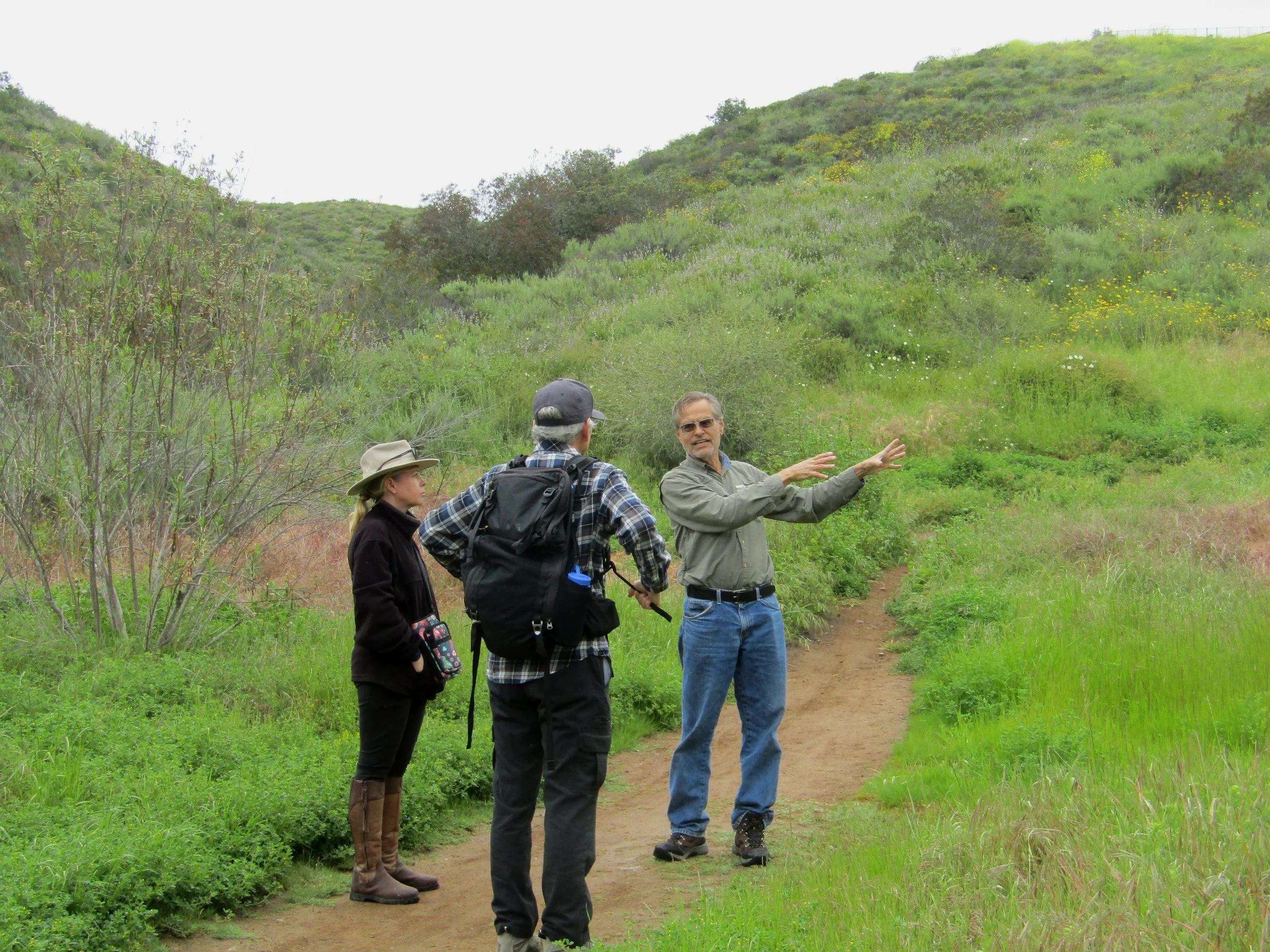 Arne explains the Bradley Method to tour-goers. 