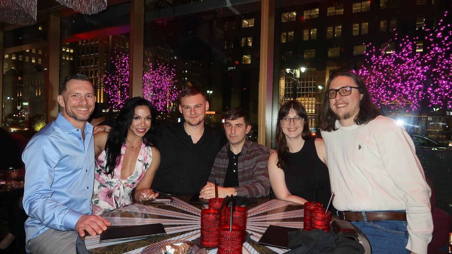 4️⃣3️⃣ Birthday dinner with the gang gang at @experiencezuzu in Detroit ❤️&zwj;🔥🎂🎉🥰 I have the bestest friends a girl can ever ask for!😍 I am grateful for these wonderful people in my life. Thank you guys for celebrating the weekend with me!!!🥰