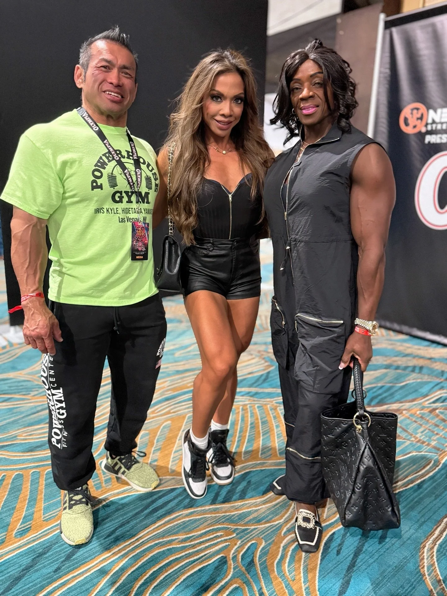 Meet &amp; Greet at the Mr. Olympia ⭕️ @mrolympiallc &mdash; always one of my favorite parts of the weekend! 🌟

It was amazing catching up with familiar faces and reconnecting with old friends from all over the world 🌍 while also meeting so many in
