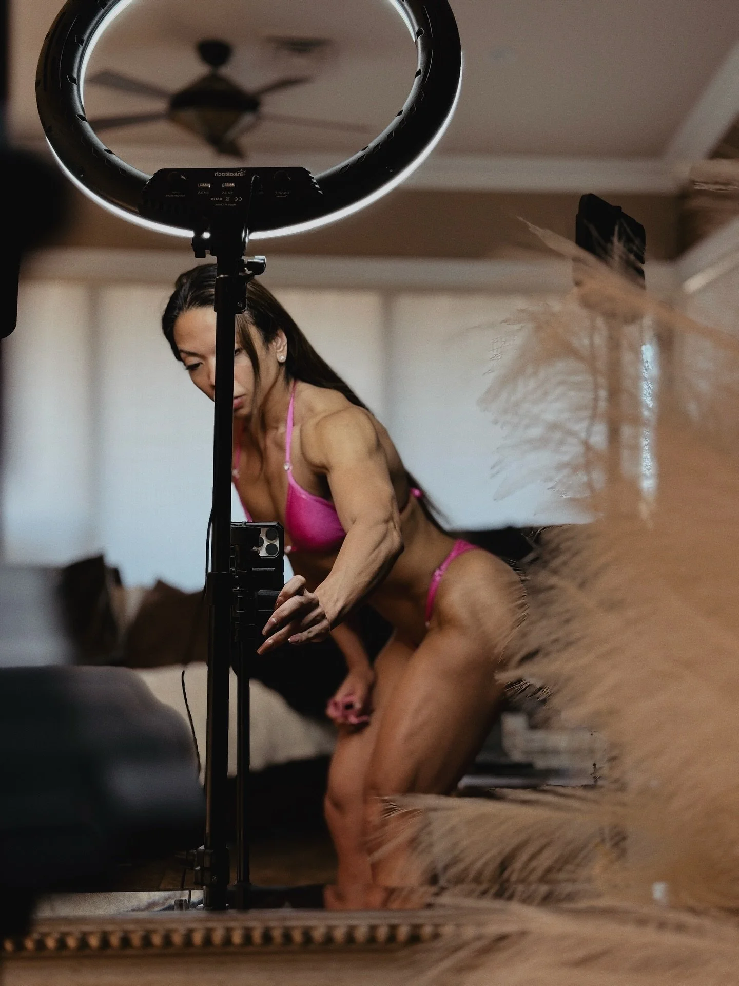 Got home late from Vegas after a Saturday night out at the @npc_stevekarrlasvegasclassic and dinner with friends. Most people would sleep in, hit snooze, or say, &ldquo;I&rsquo;ll do it tomorrow.&rdquo;
But when you have a vision bigger than your exc