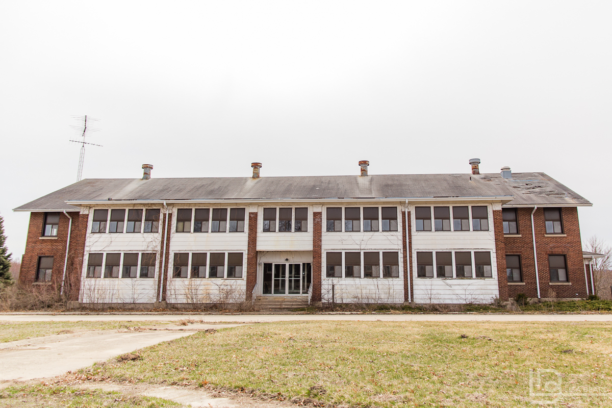 A larger "recreational building." These are scattered all over the place.