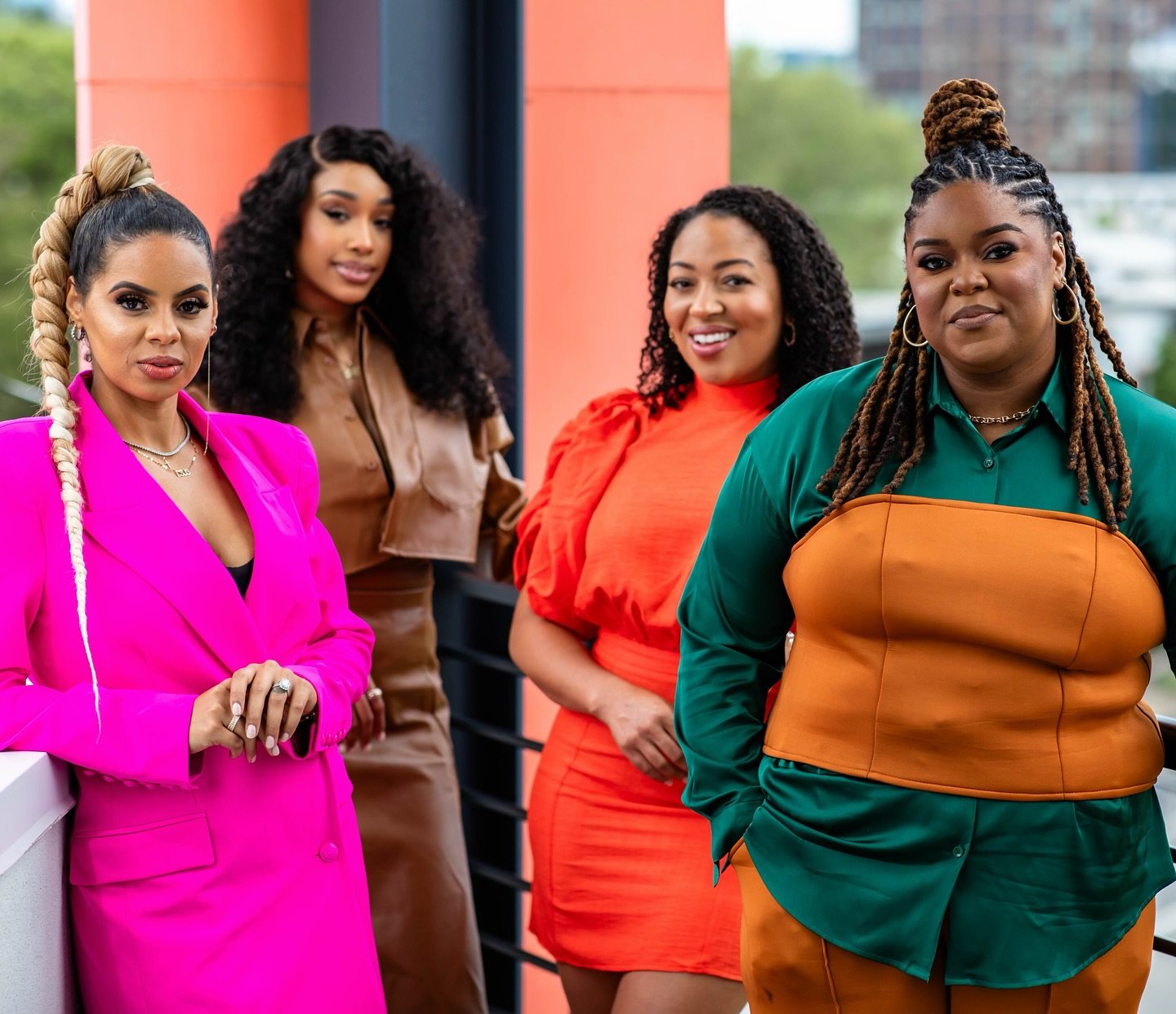 ✨ Meet the incredible panelist from @shevolvefest 

Each of these dynamic queens brought their  unique wisdom, passion, and fierce energy to the stage🙌🏽

⚡️ @slaylynnn a beautiful creator making waves as a creator  in the fashion industry. 

💕 @ja