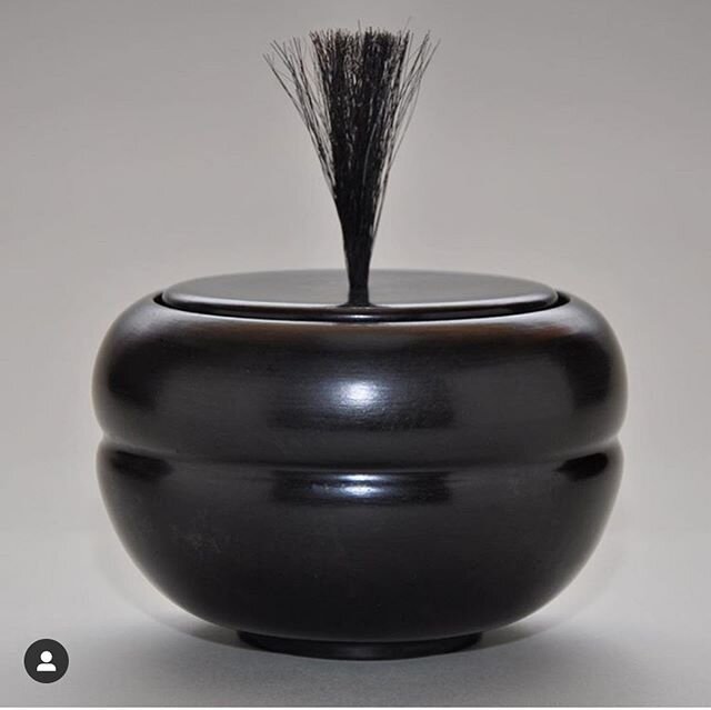 Know Jason Wesaw. I Love what Jason is doing with his vessel series, and how he plays with the idea of the handle as not just a functional device, but a design element to be pushed beyond simple use. Take a look! @jasonwesaw #ceramics #pottery #vesse