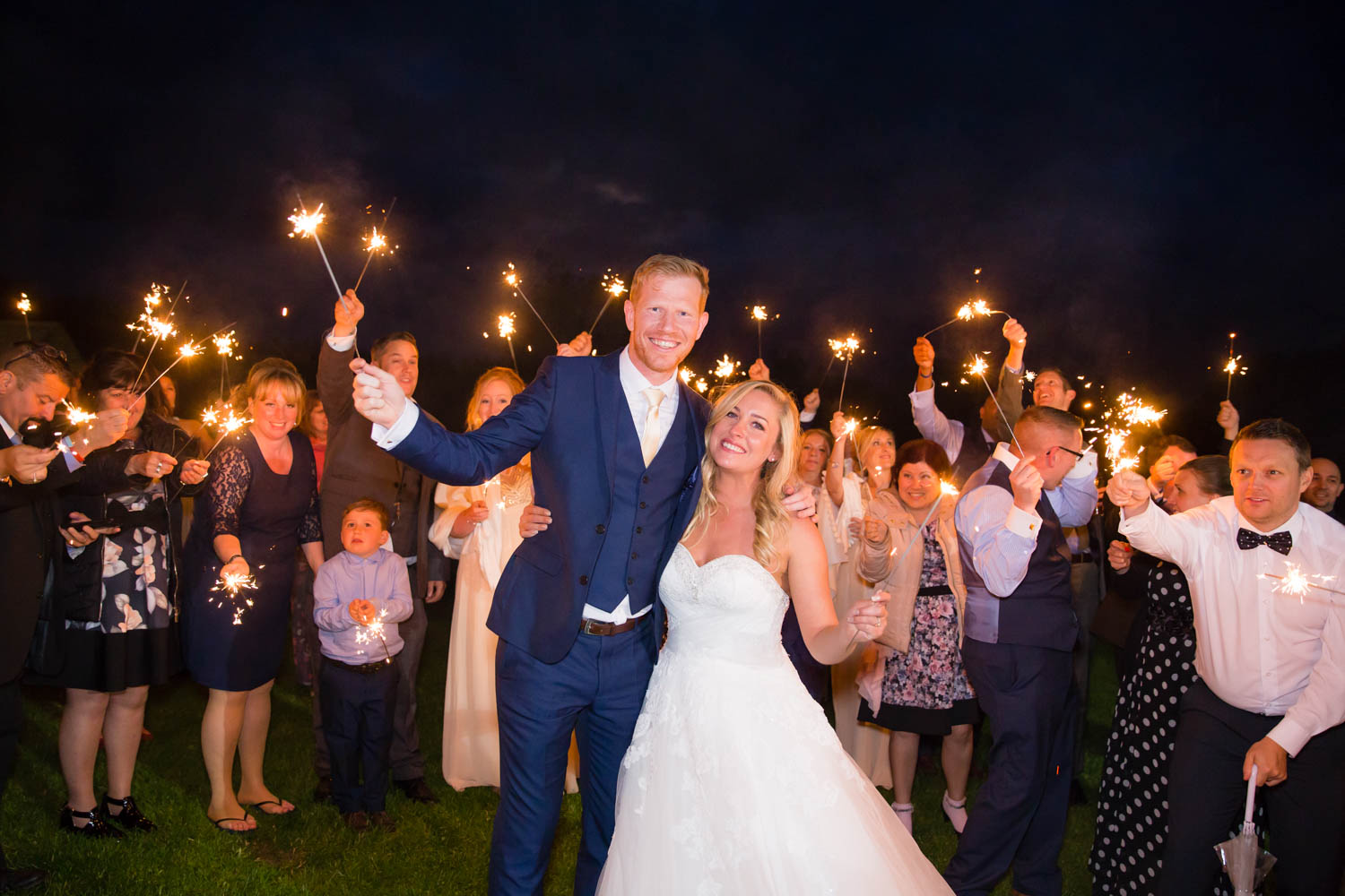 oaklands-wedding-photography-east-yorkshire-sparkler