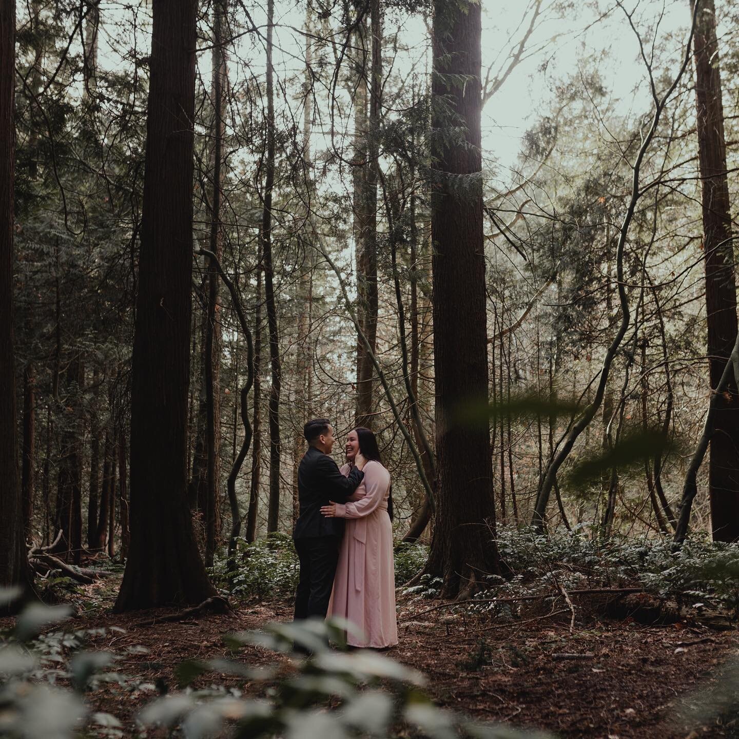 These two are a dream. We adventured through the woods and along the beach together on a day it told us would rain, but the light ended up being absolutely magical! Thankful to have connected with these two beautiful humans! 
.
Also, Taylor is an ama