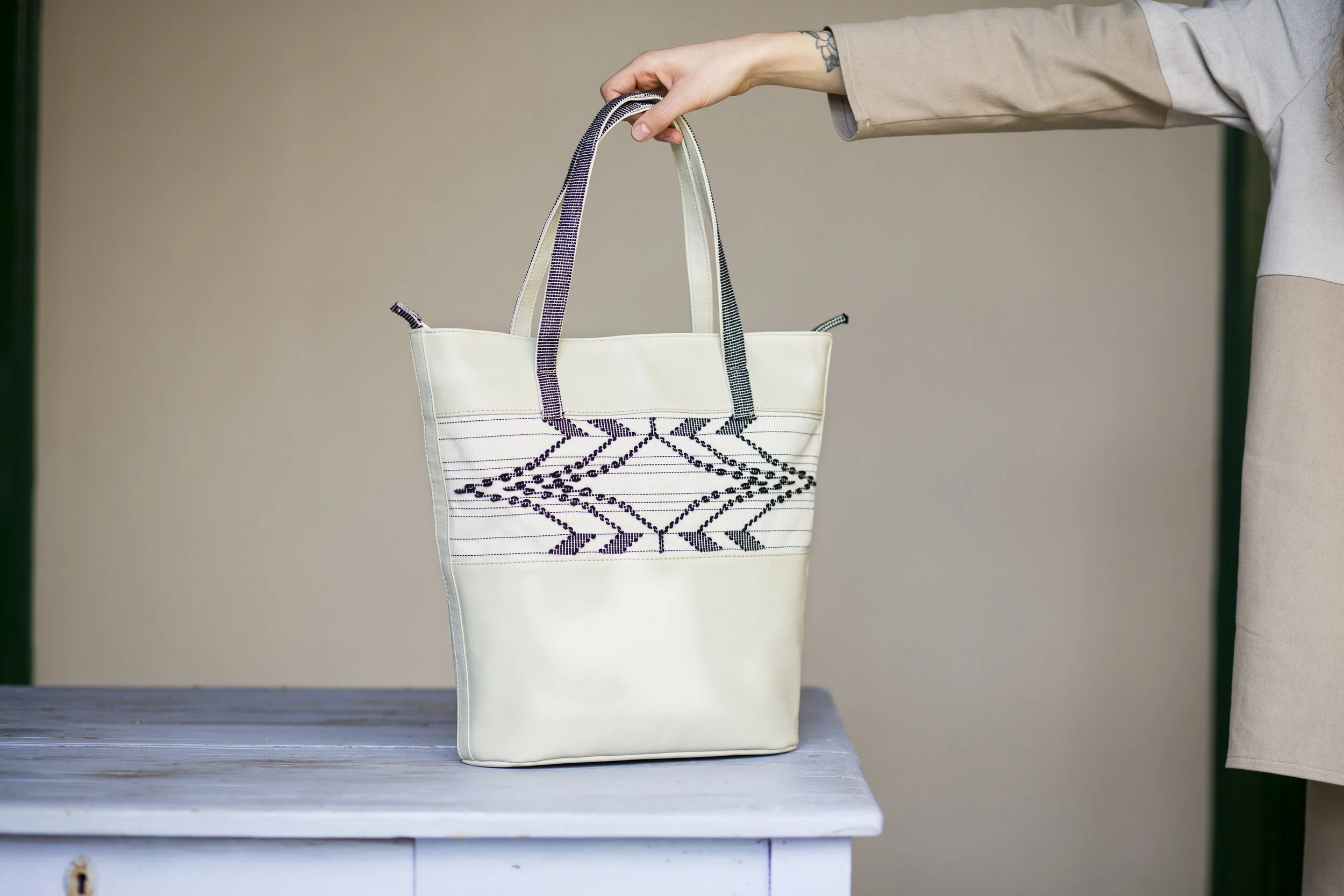 Extended Rhombus / Off-White - Handwoven  Shoulder Bag