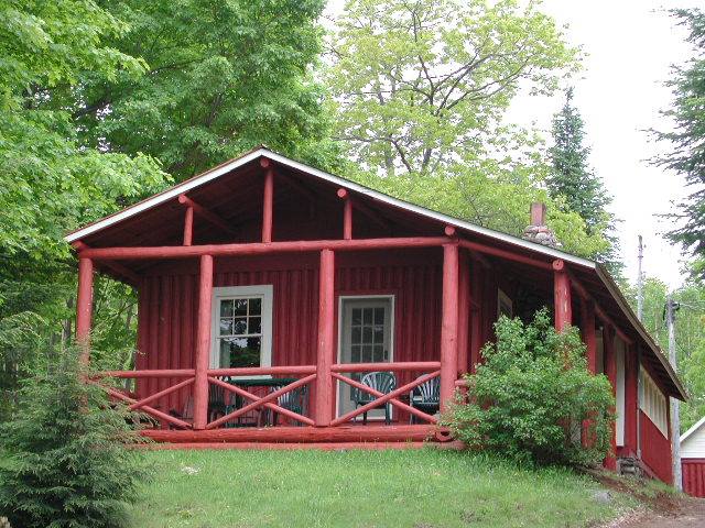 MacDonald House - Ideal for large families: 2 Bedroom Cottage with super-sized kitchen and living room areas.