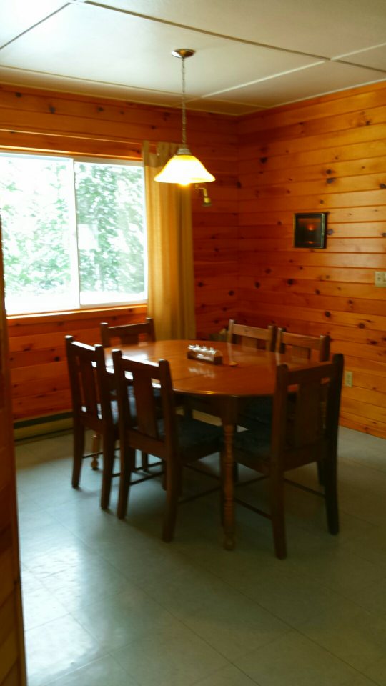Cottage 6 Dining Area.png