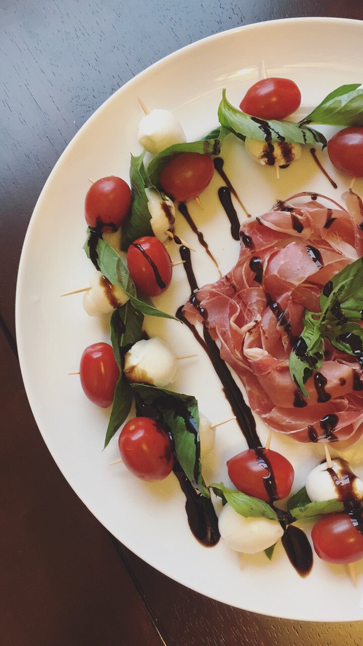 PROSCUITTO + MOZZARELLA + TOMATO