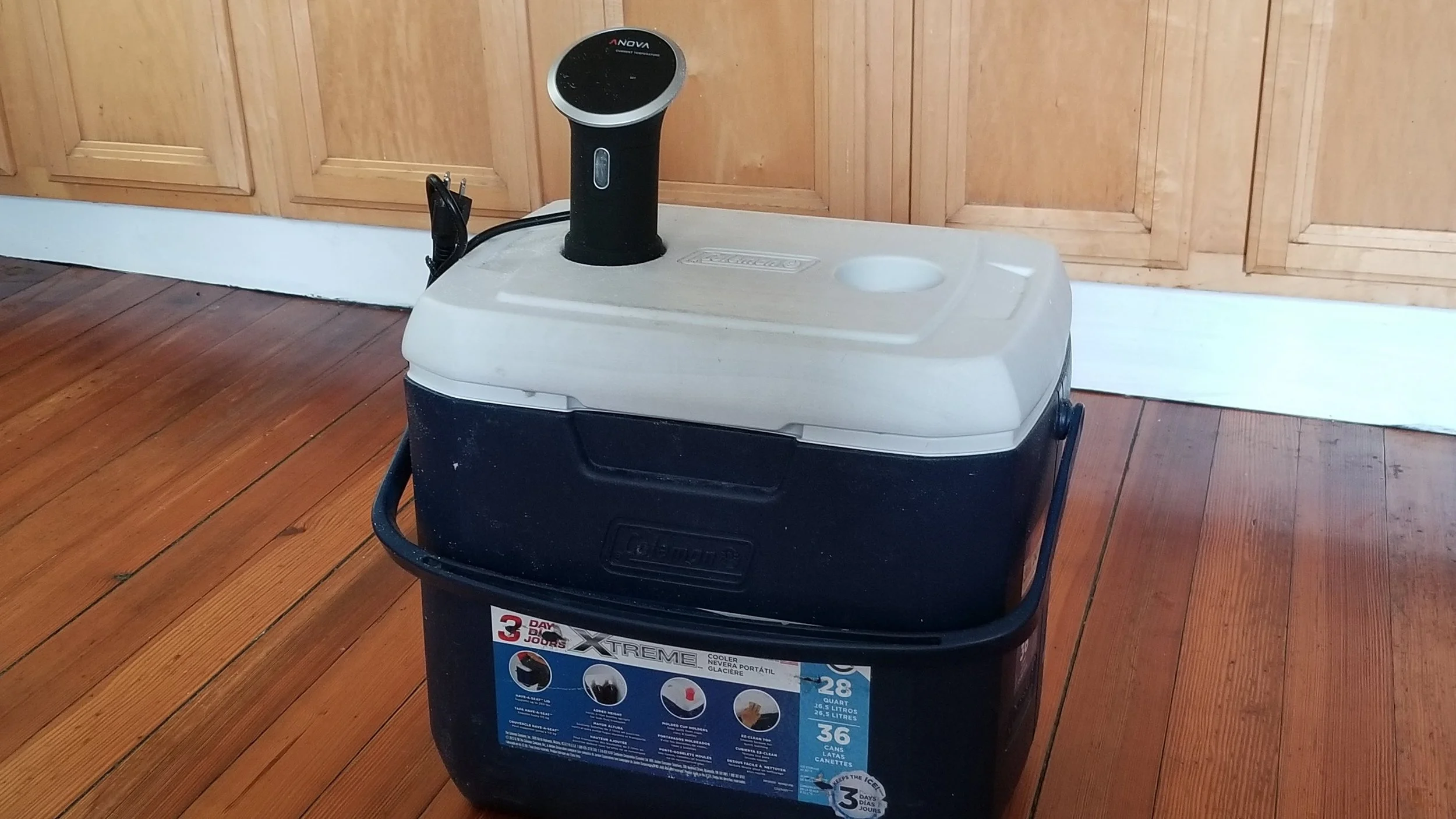 Little Custom Setup for the Sous Vide. Stops Evaporation and Heat Loss
