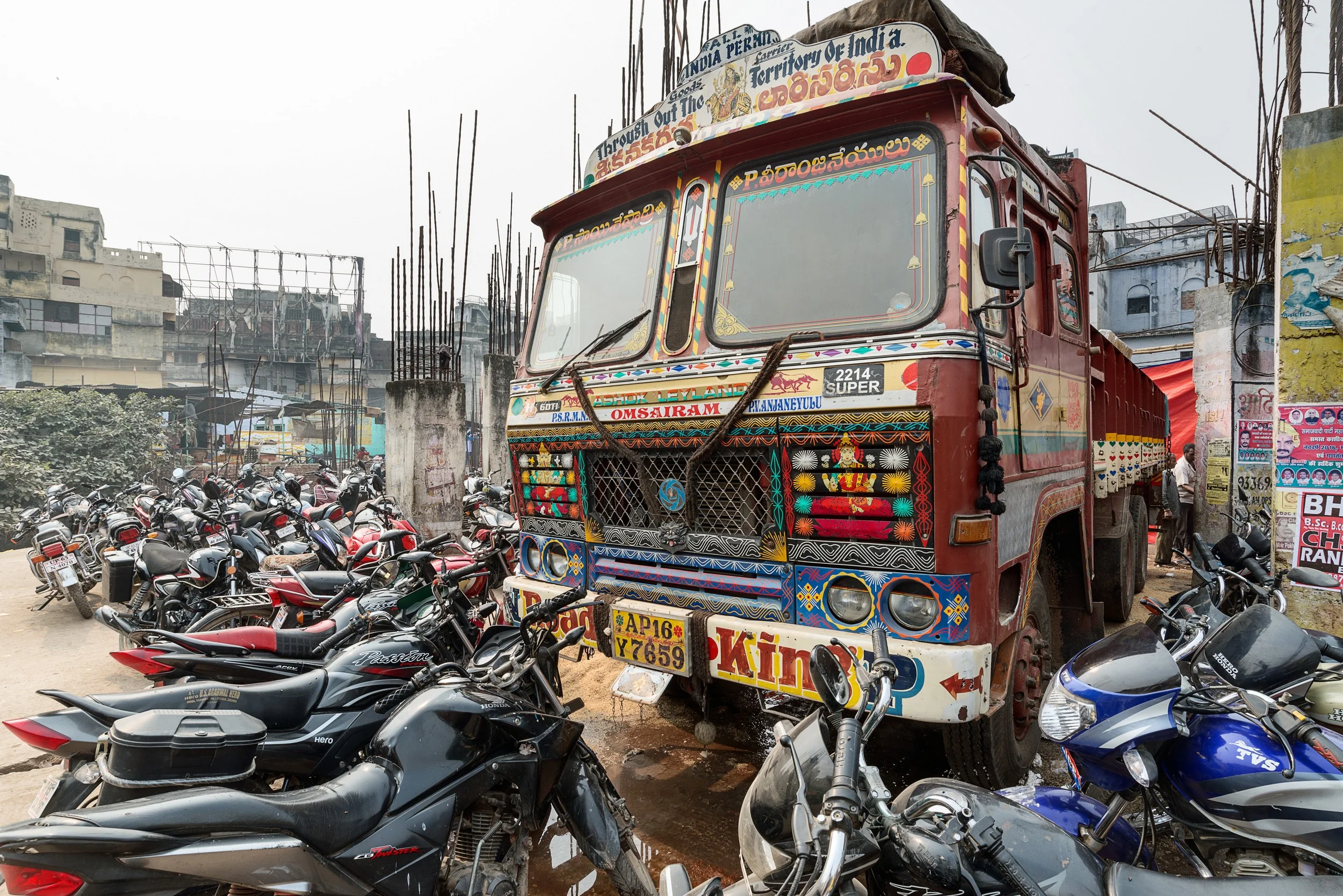 Indian lorry, Varanasi